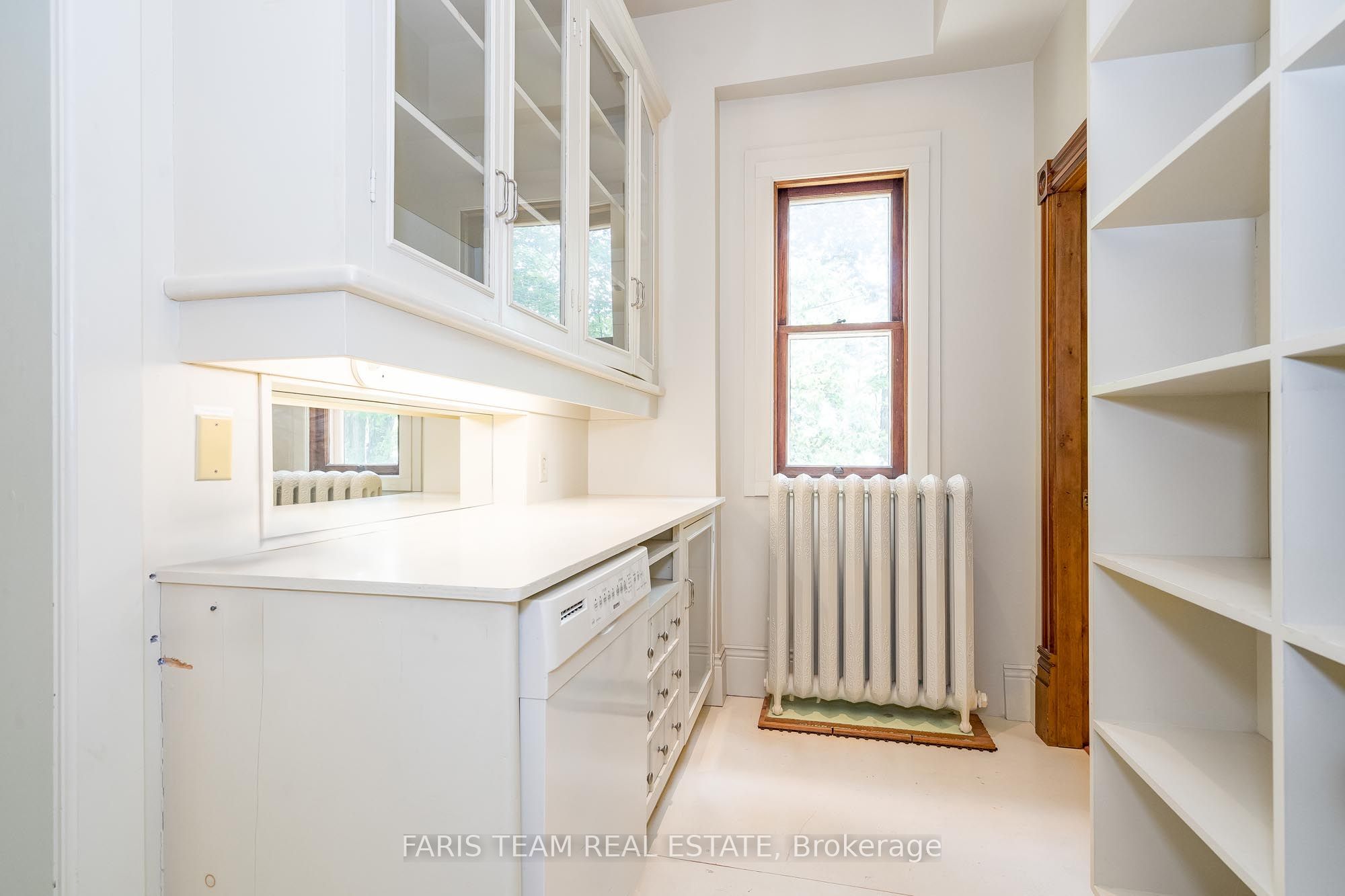 136 West Street N Property Photo 9