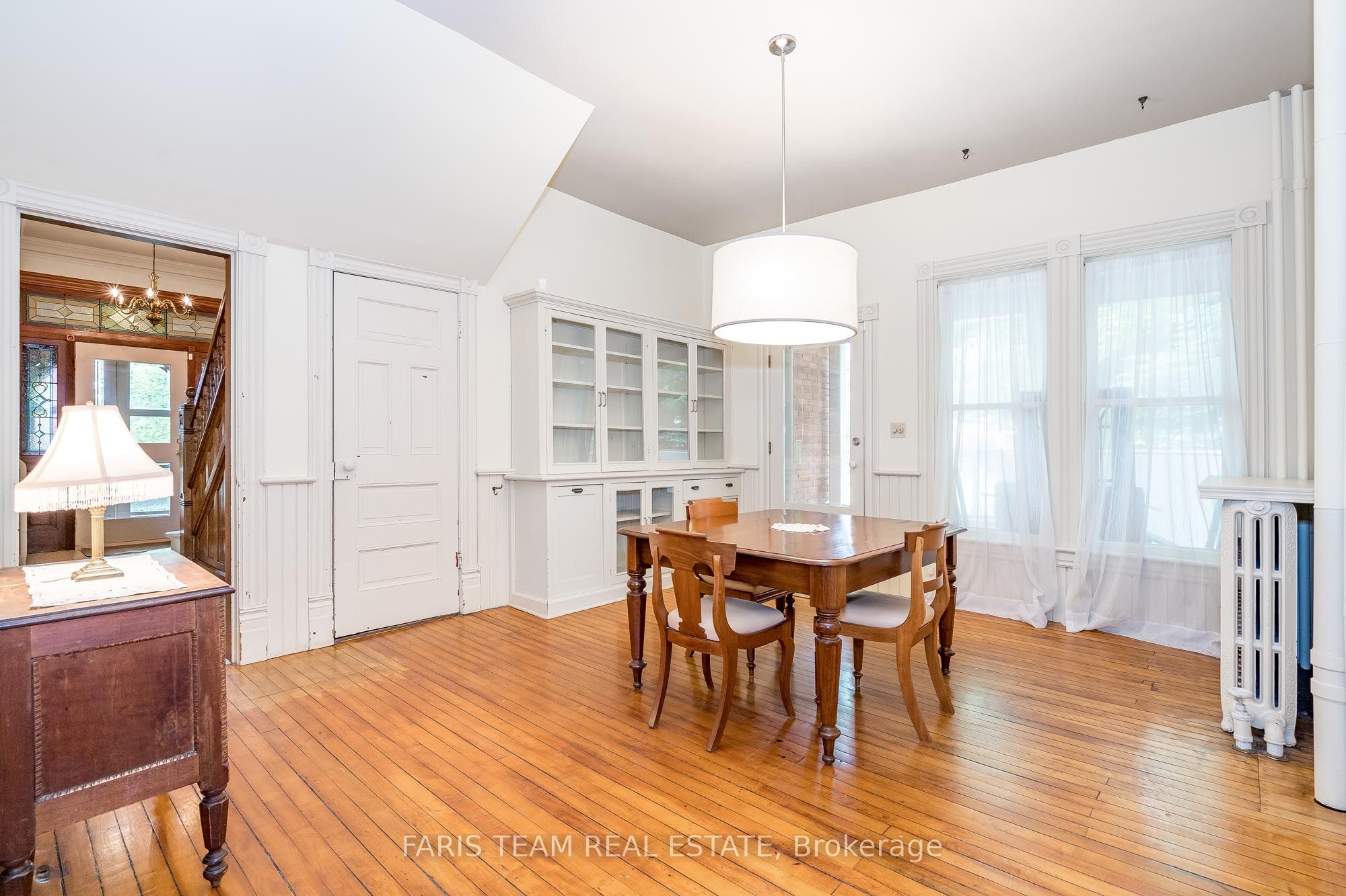 136 West Street N Property Photo 10