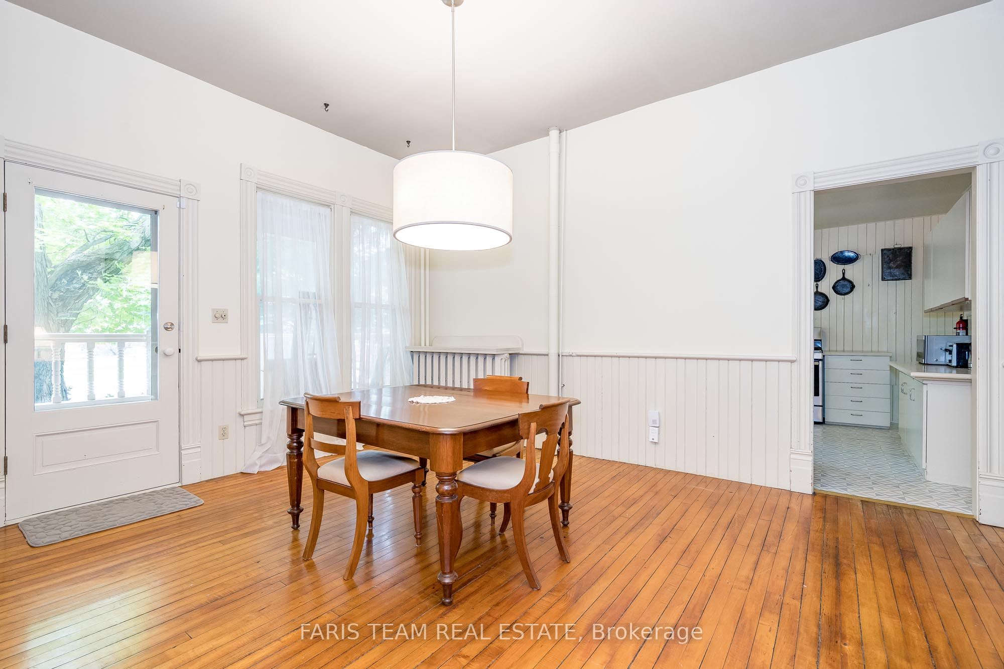 136 West Street N Property Photo 11