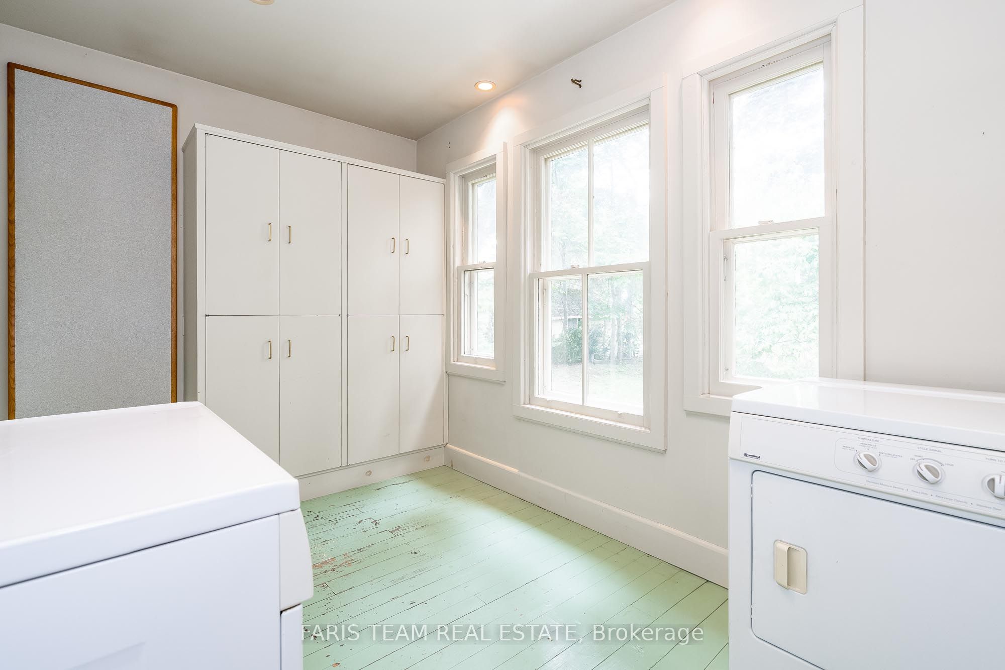 136 West Street N Property Photo 20