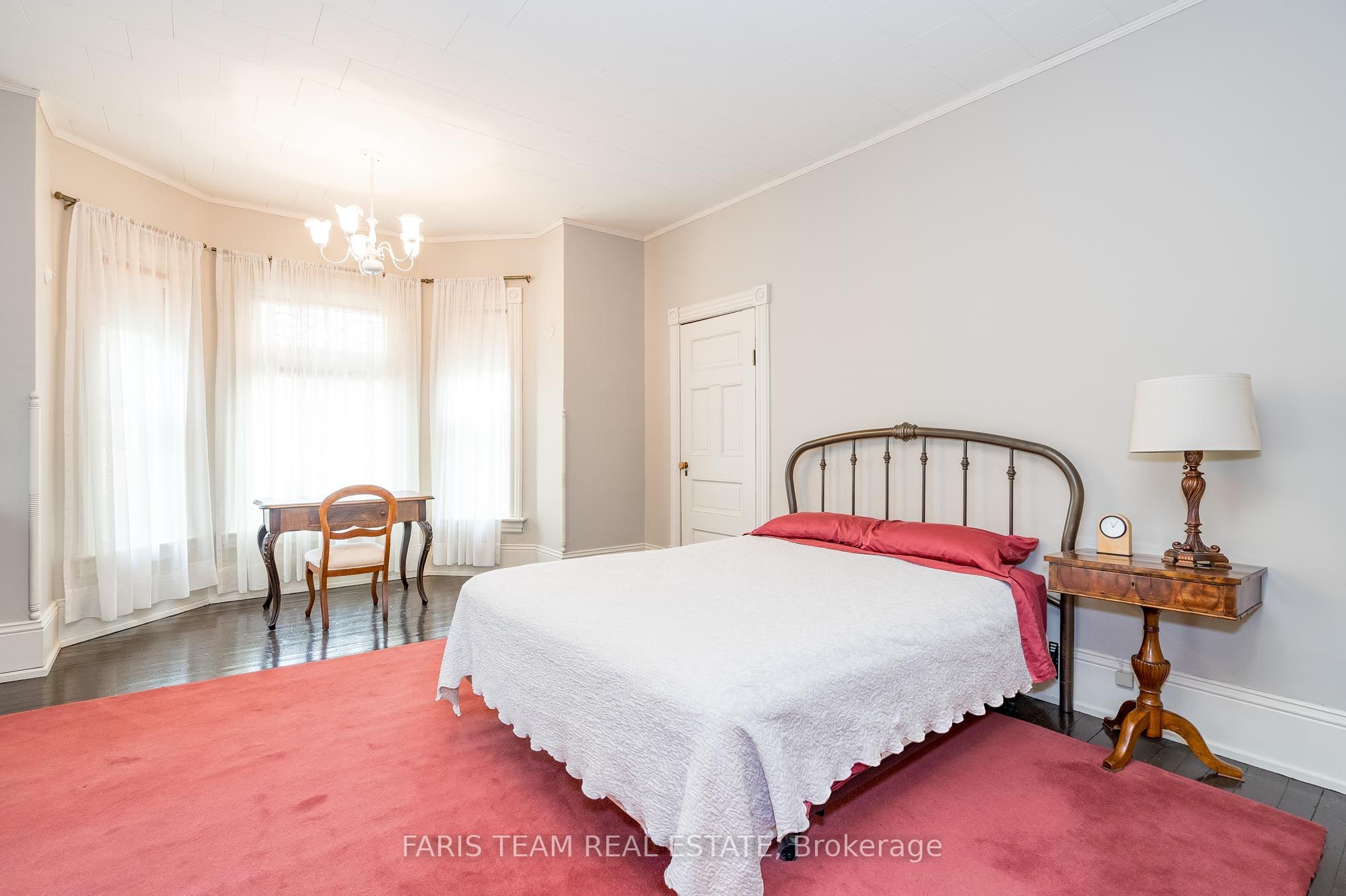 136 West Street N Property Photo 22