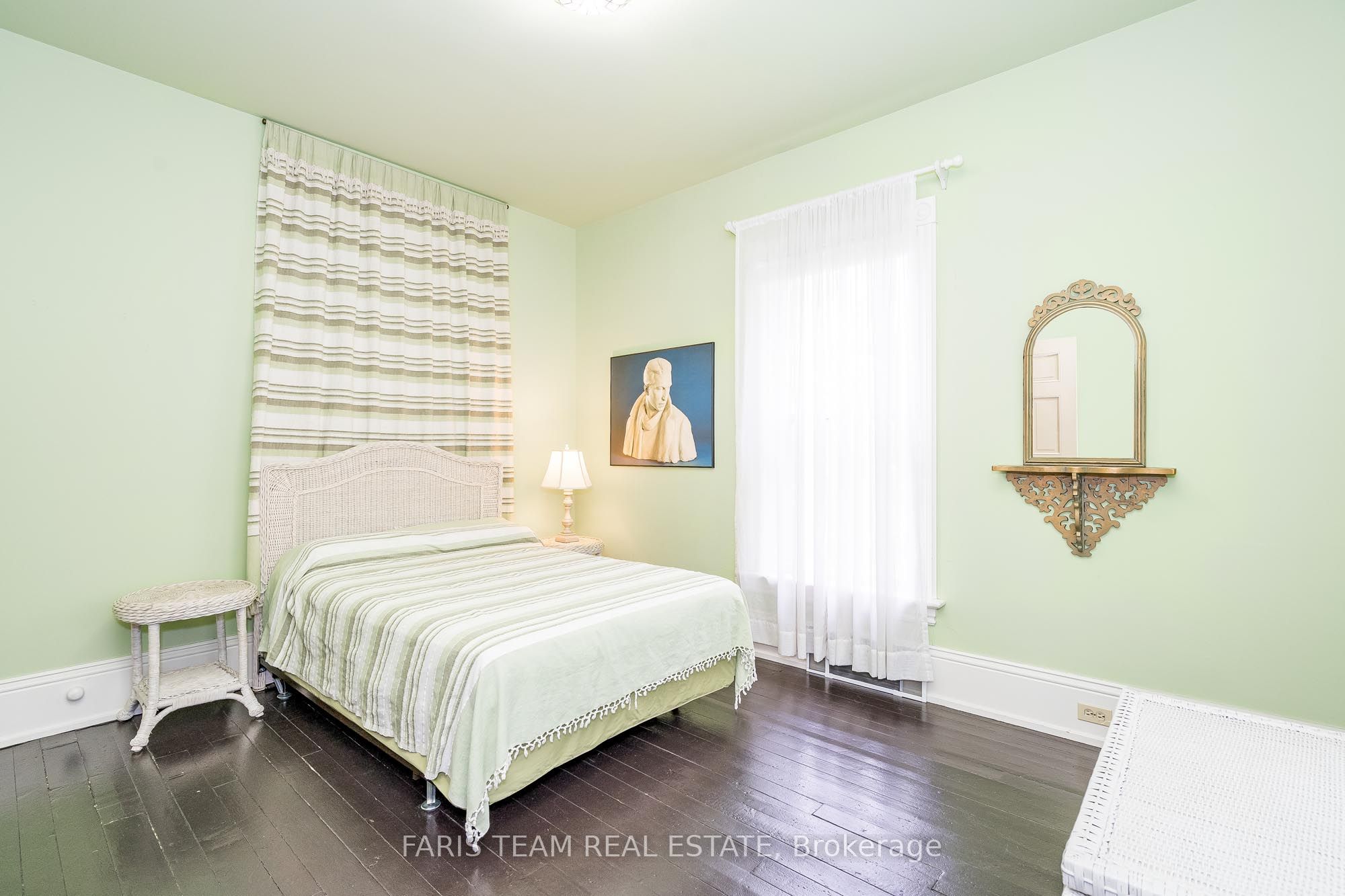 136 West Street N Property Photo 25
