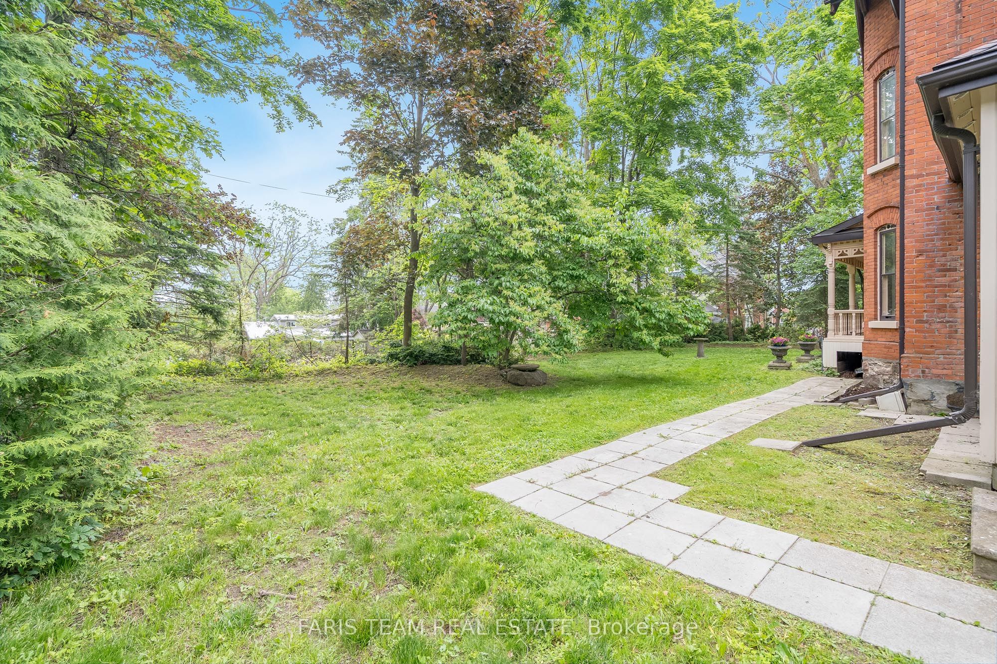 136 West Street N Property Photo 37