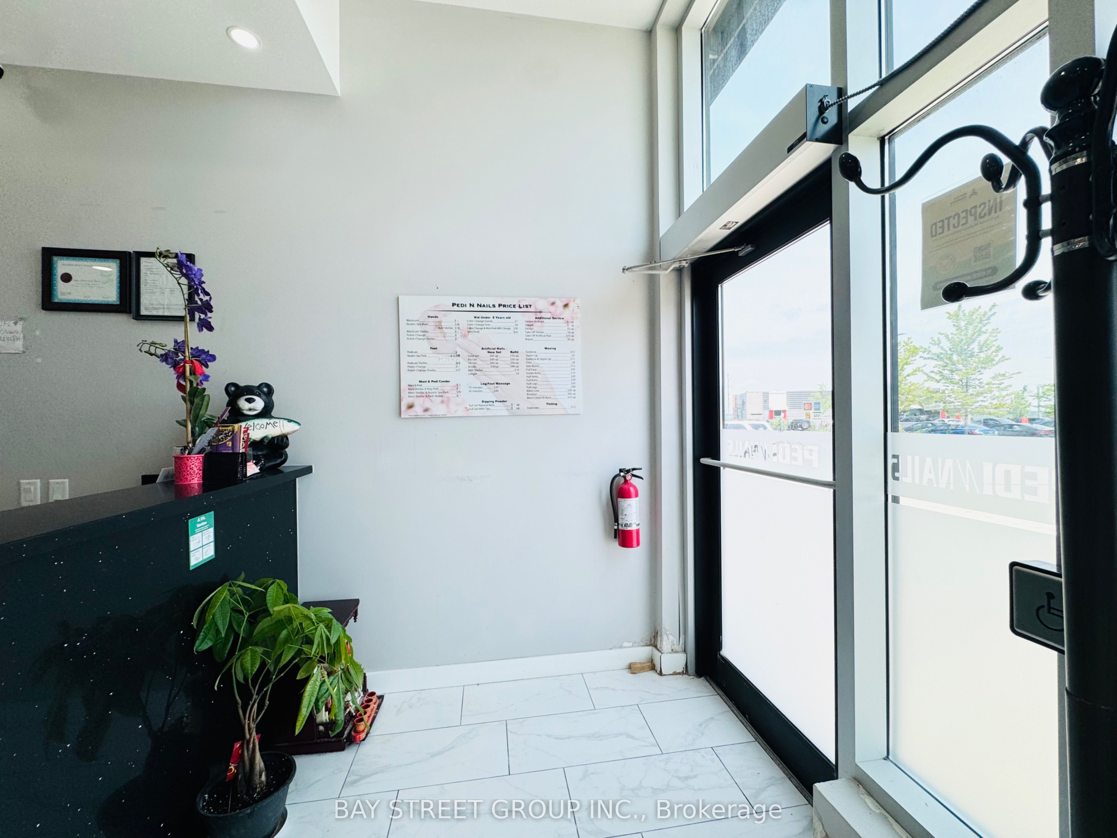 617 Cundles Road Property Photo 4