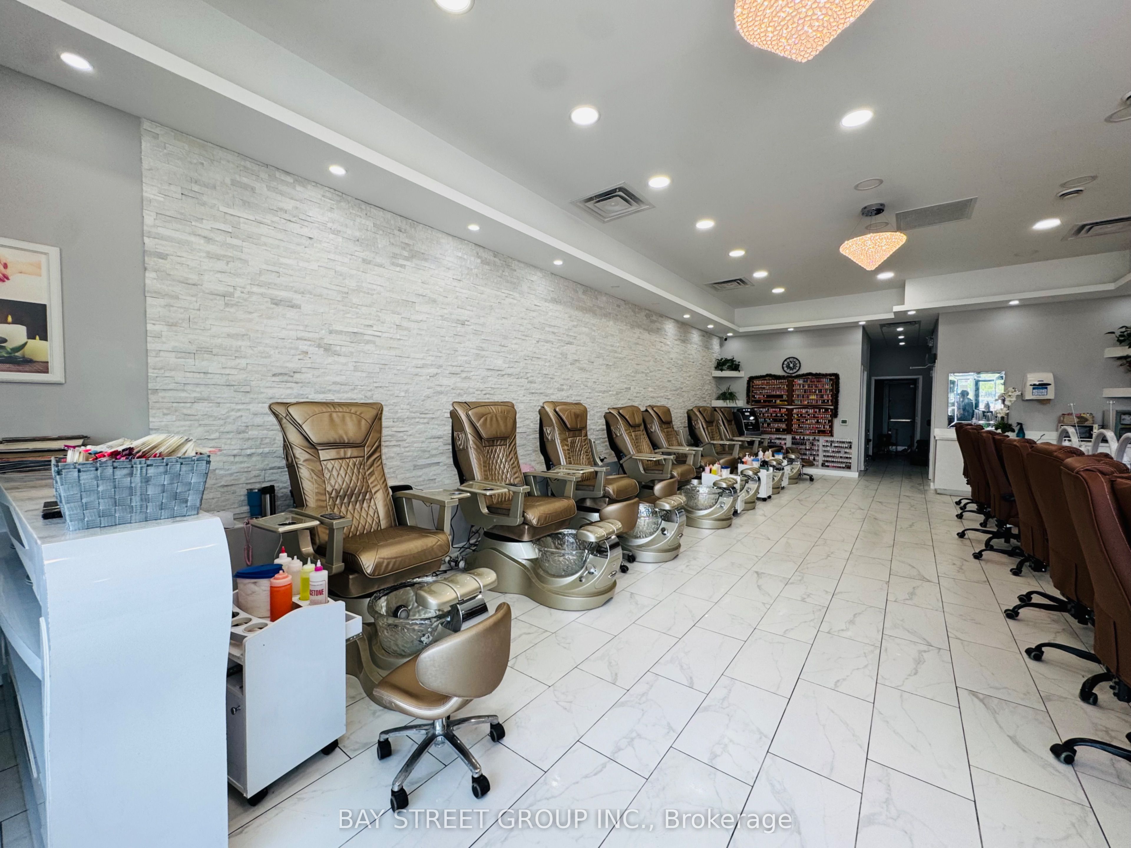 617 Cundles Road Property Photo 15