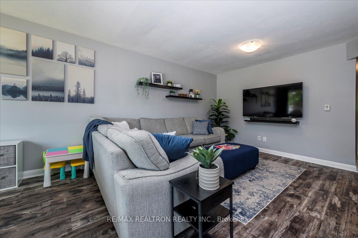 467 Irwin Street Property Photo 6