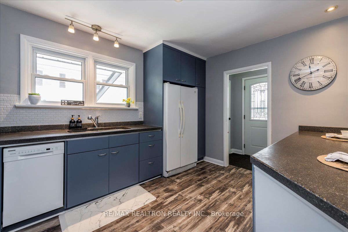 467 Irwin Street Property Photo 10
