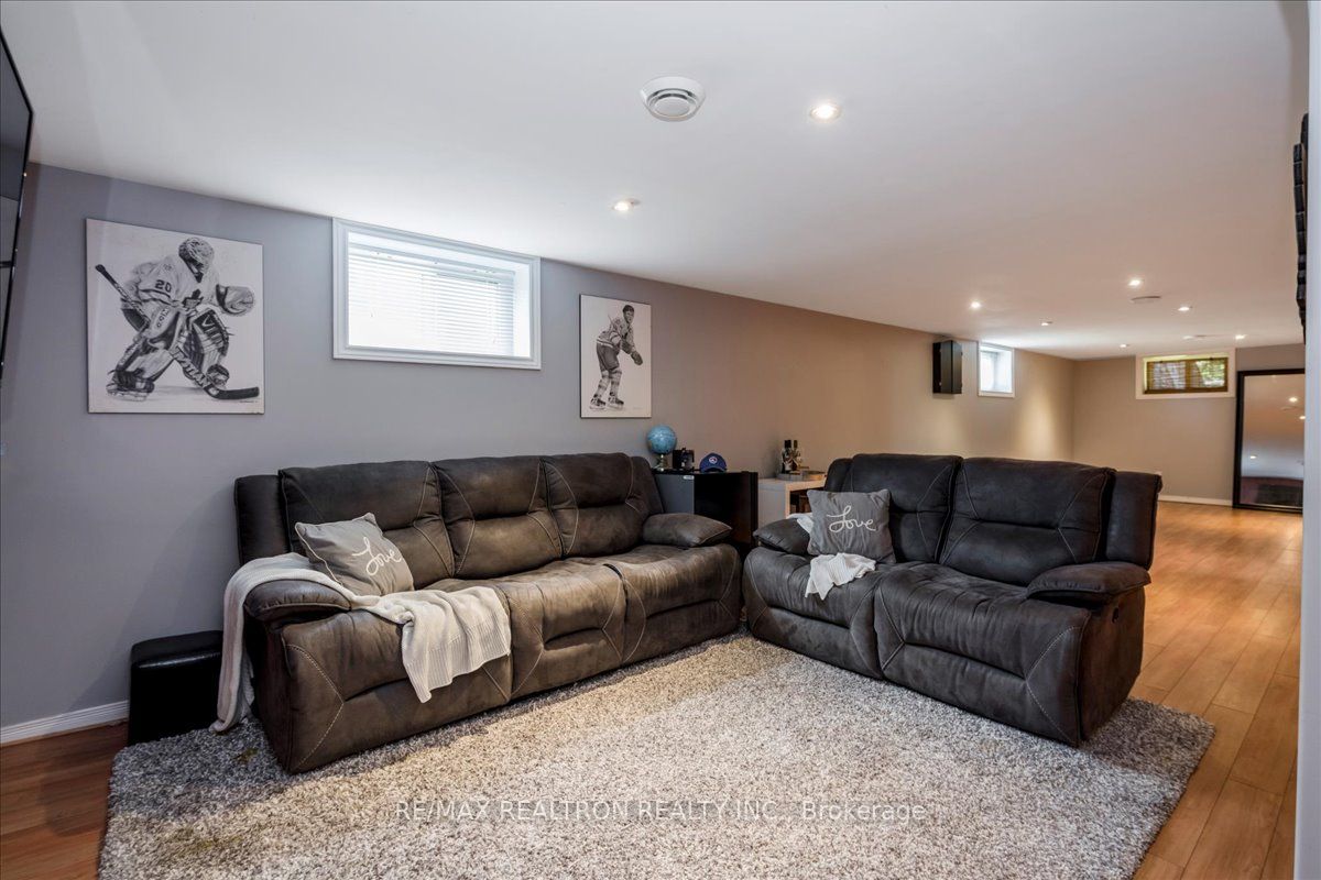 467 Irwin Street Property Photo 21
