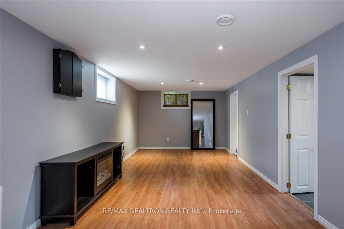467 Irwin Street Property Photo 22