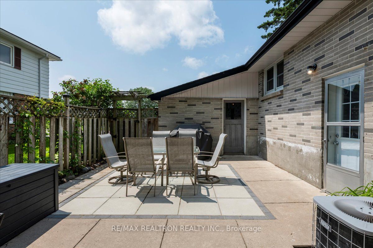 467 Irwin Street Property Photo 25