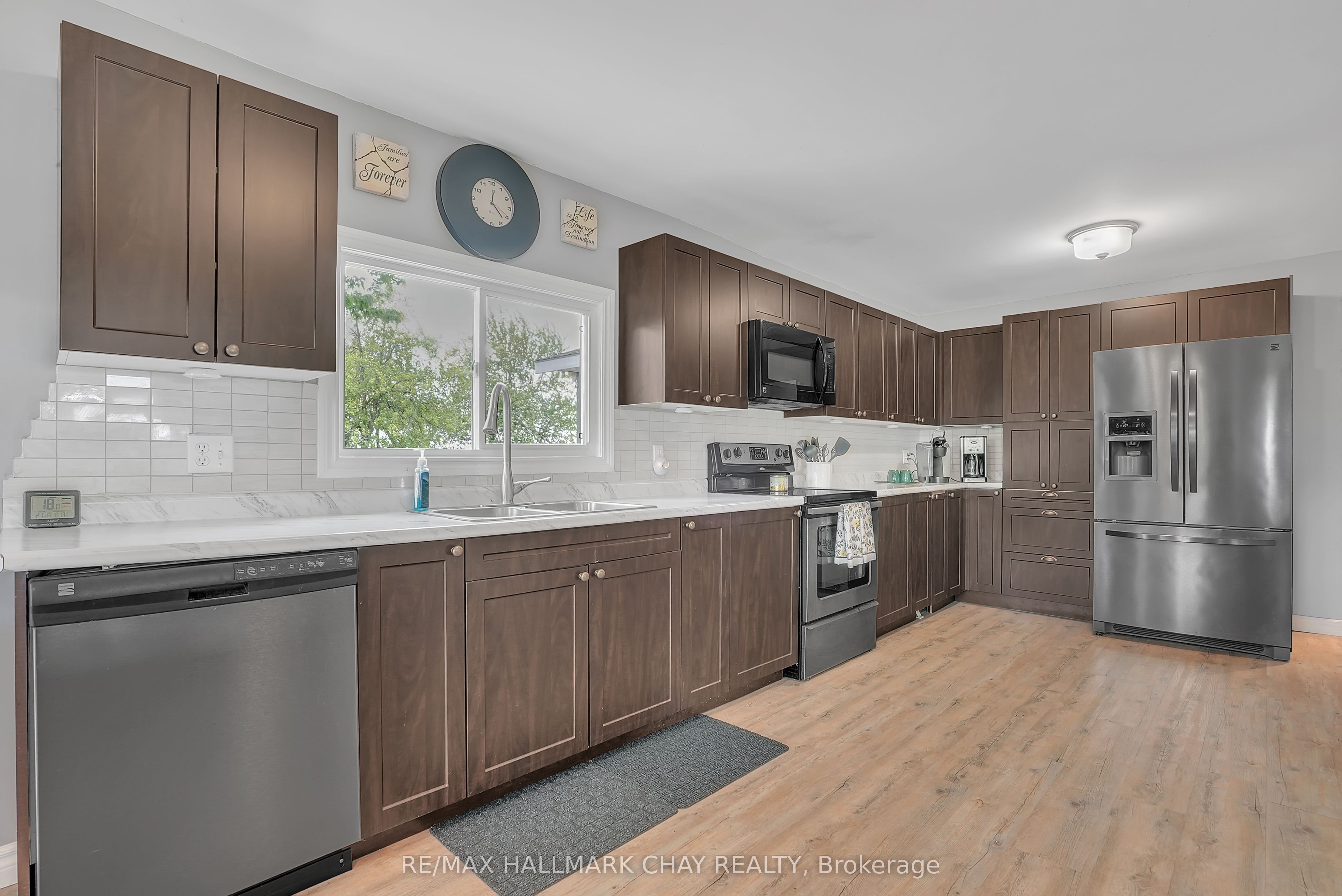 2533 Flos 3 Road W Property Photo 6