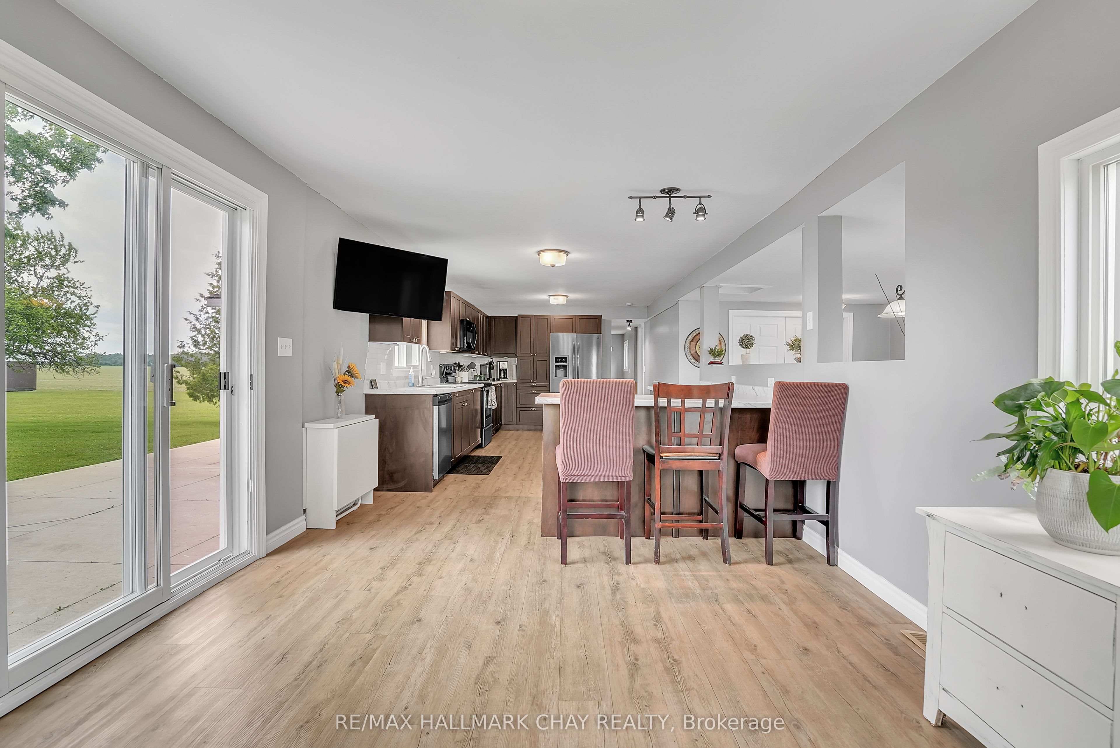 2533 Flos 3 Road W Property Photo 8