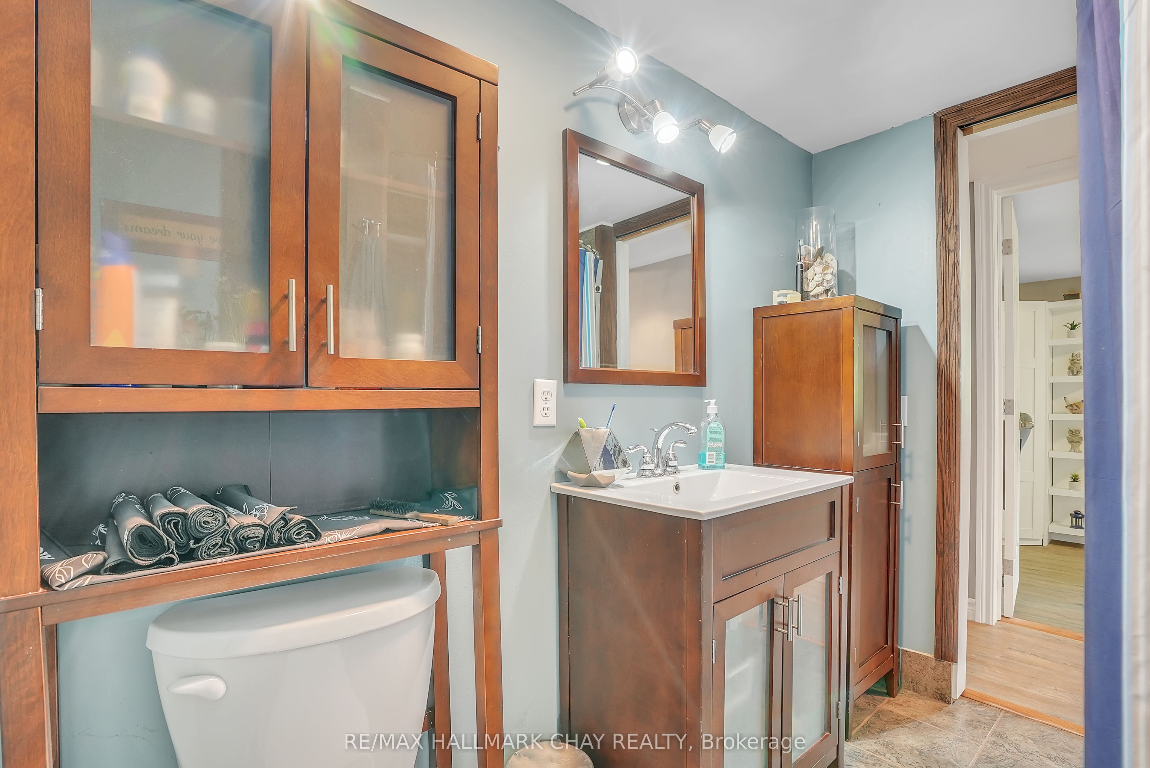 2533 Flos 3 Road W Property Photo 9