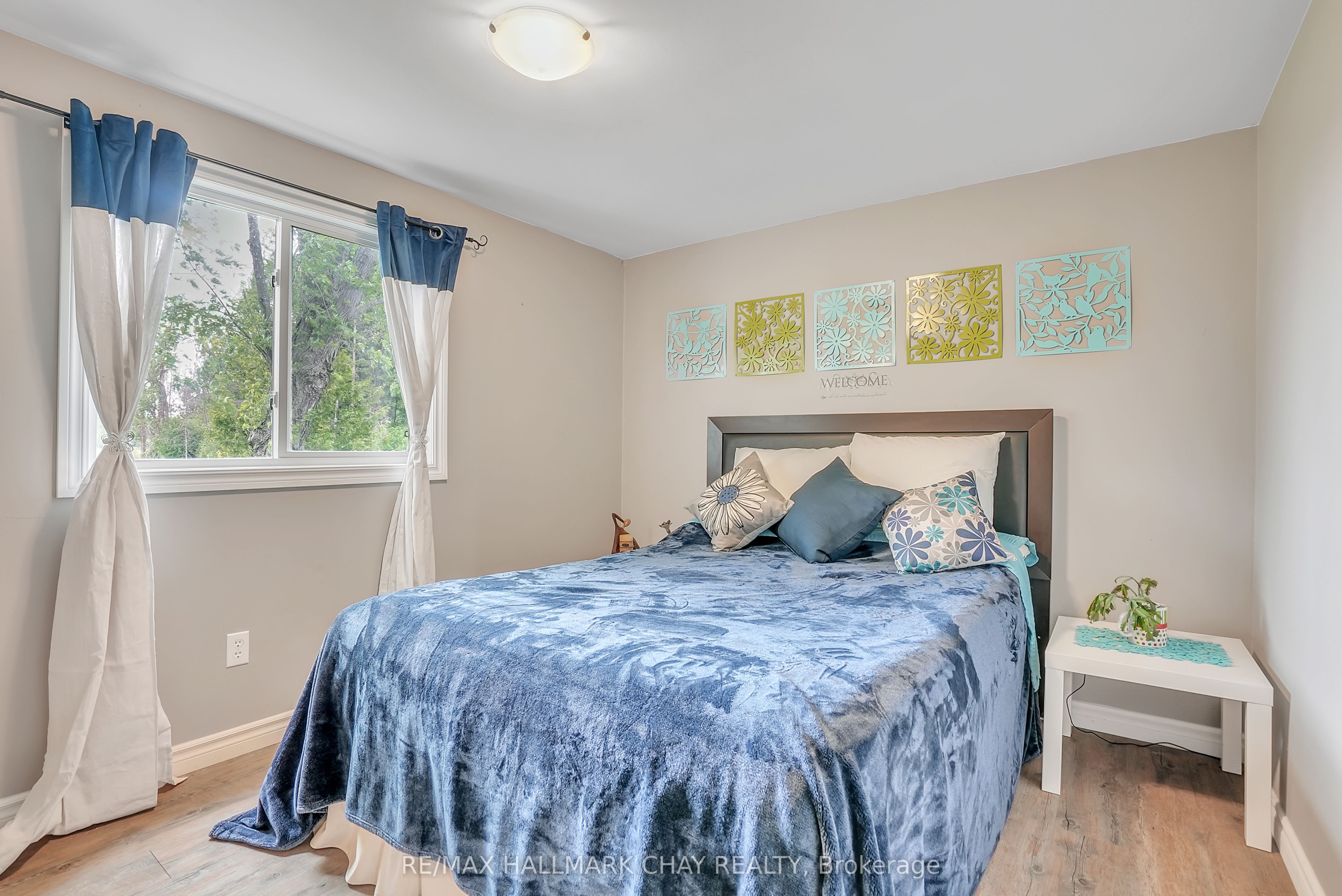 2533 Flos 3 Road W Property Photo 11