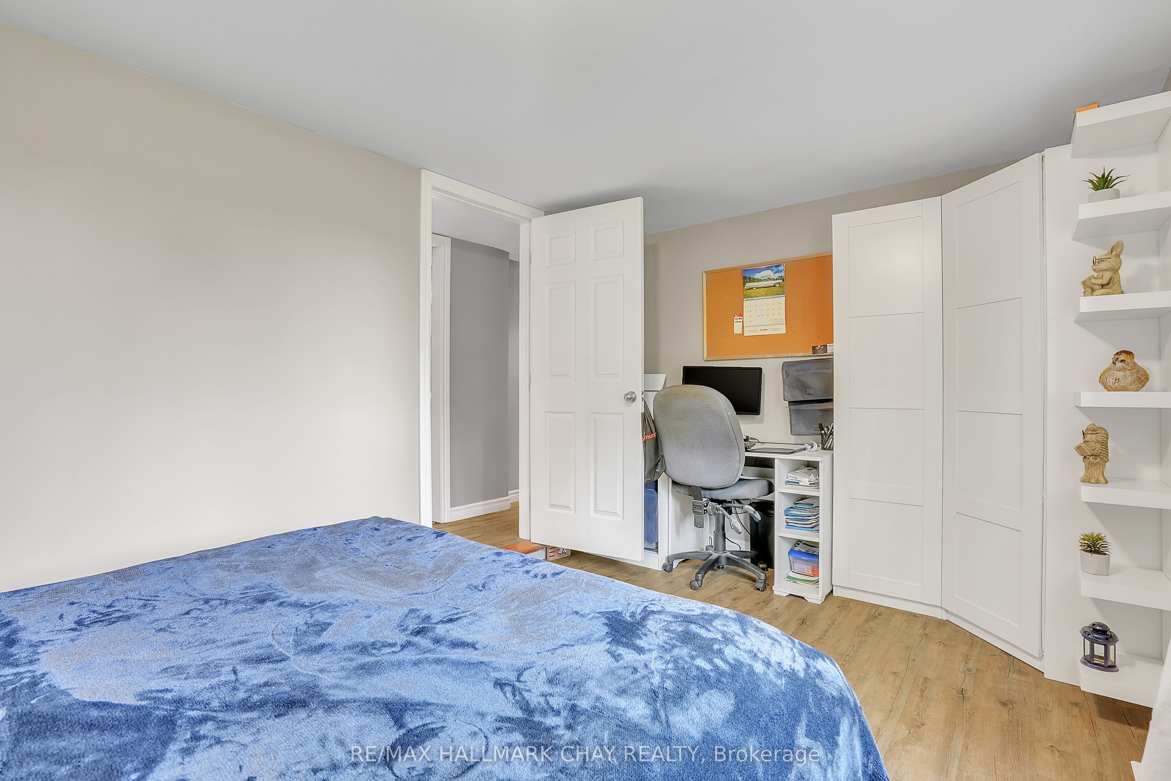 2533 Flos 3 Road W Property Photo 12