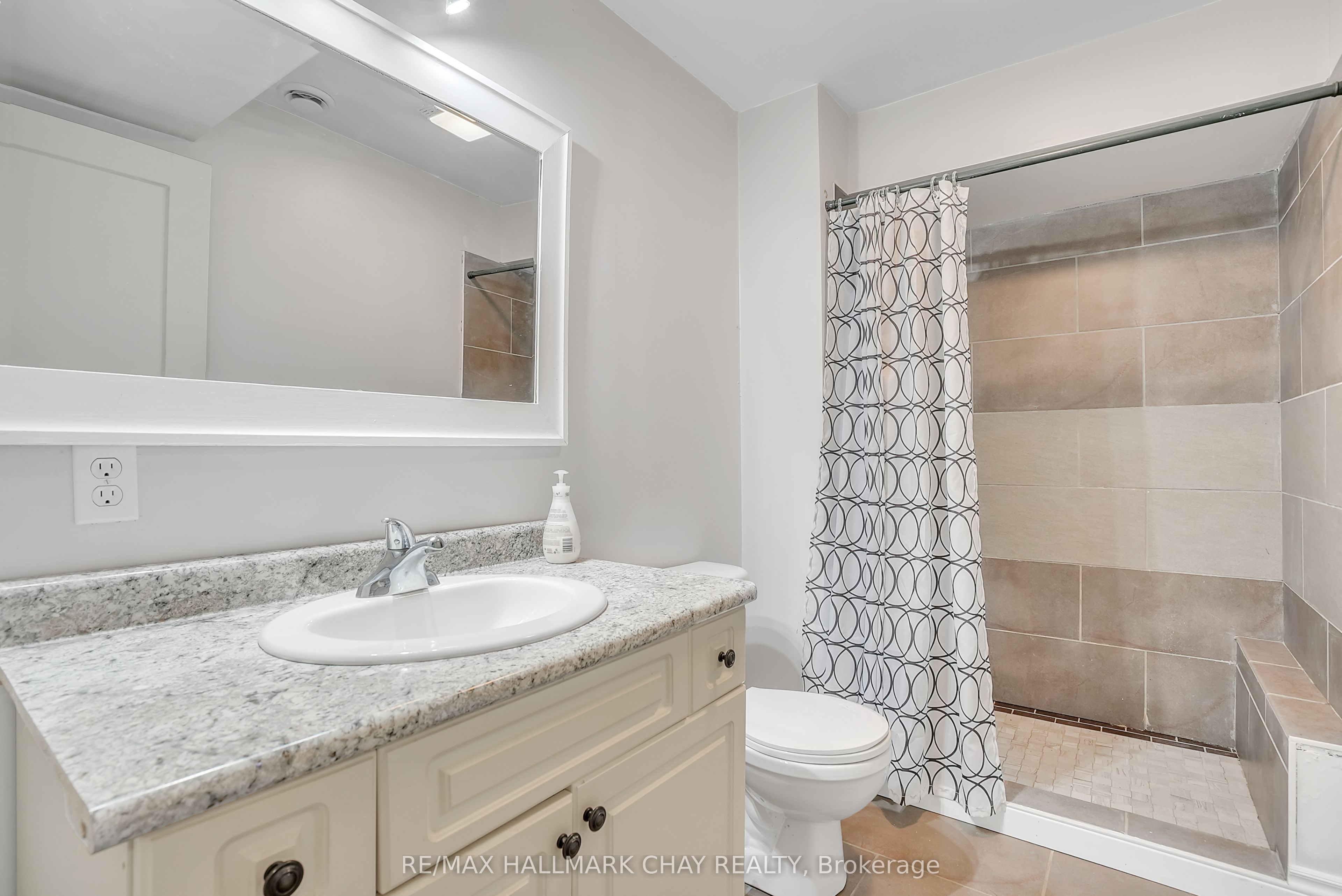 2533 Flos 3 Road W Property Photo 23