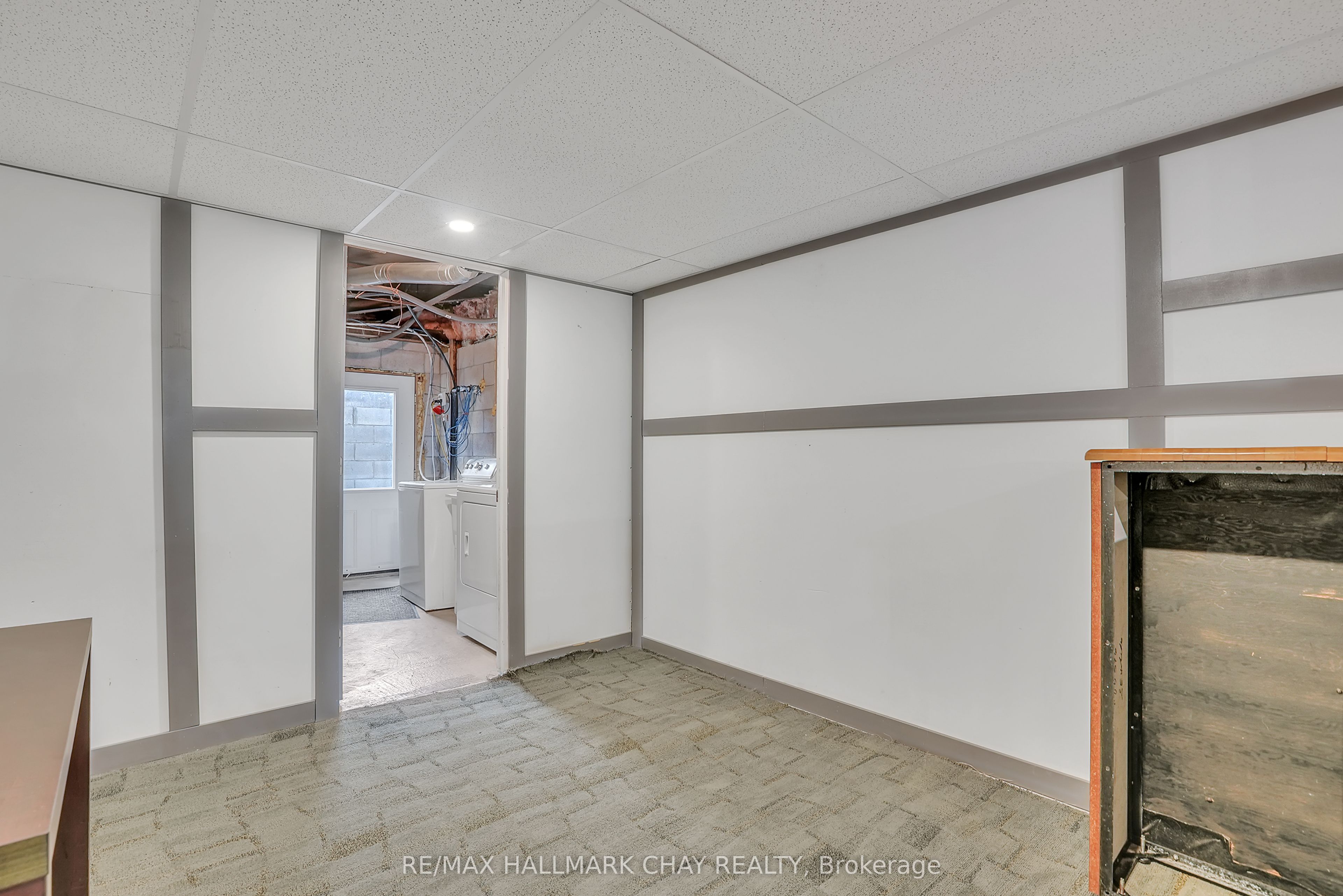 2533 Flos 3 Road W Property Photo 24