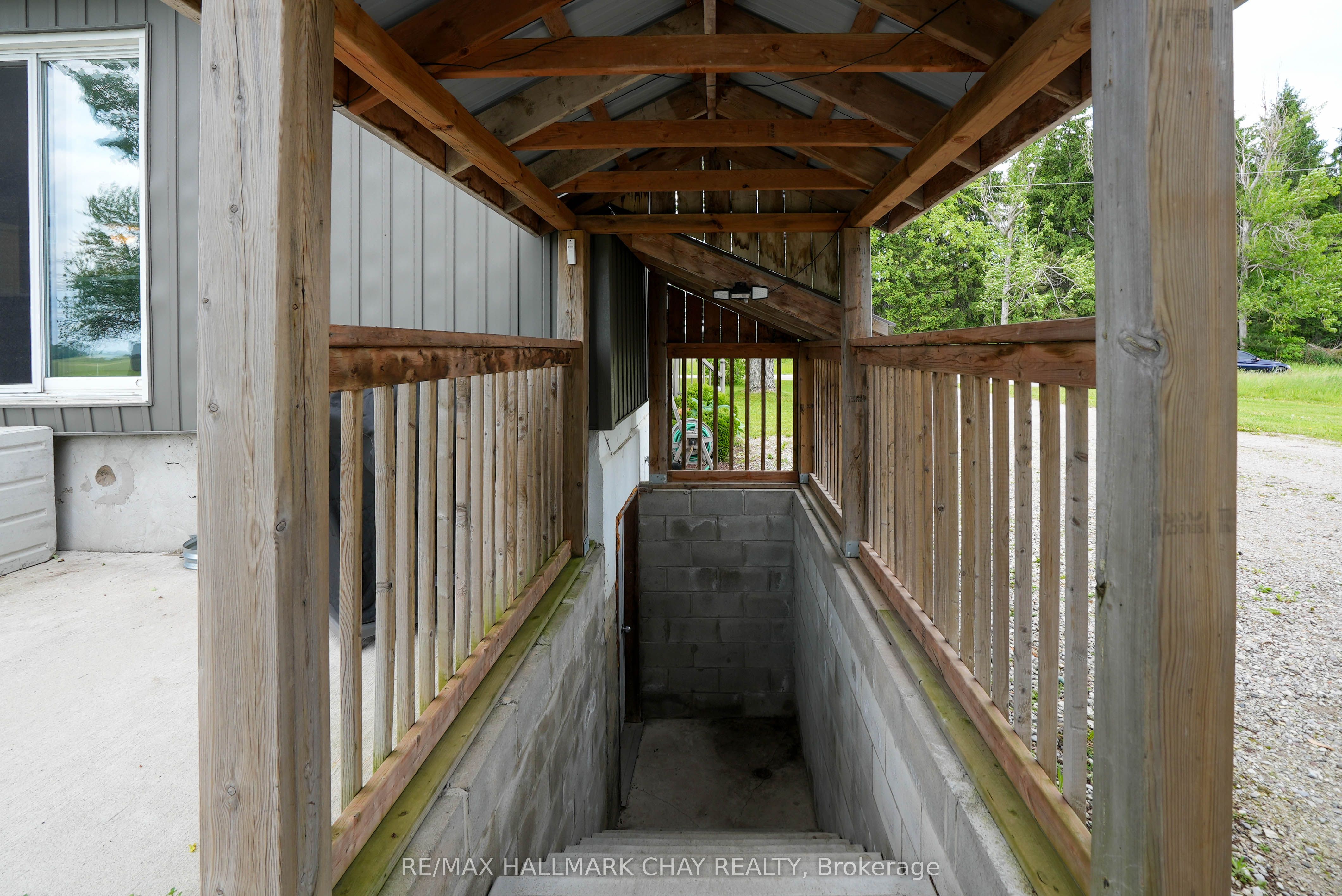 2533 Flos 3 Road W Property Photo 33