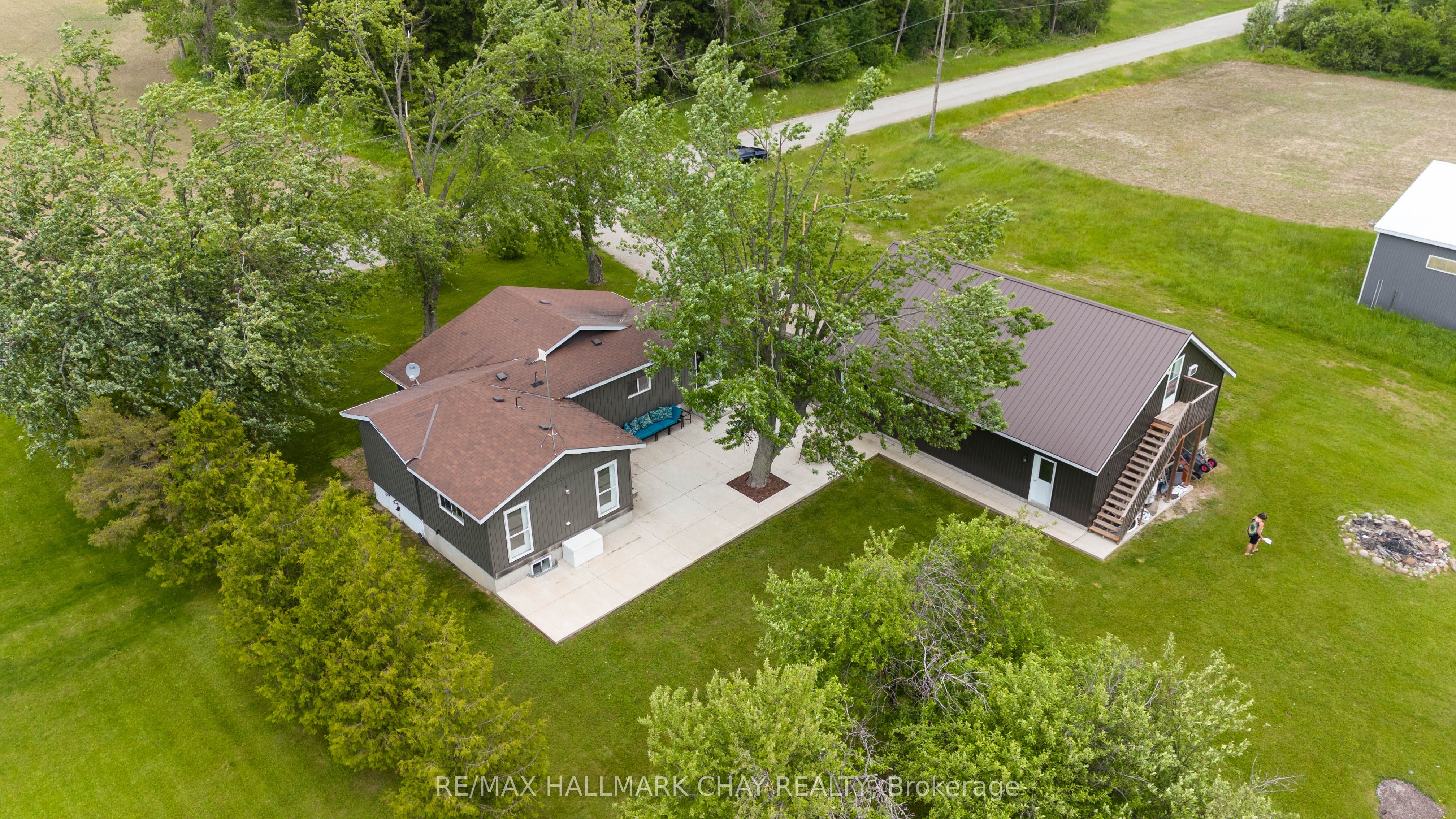 2533 Flos 3 Road W Property Photo 45