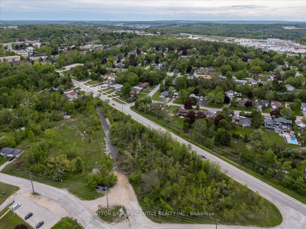 570 Laclie Street Property Photo 4