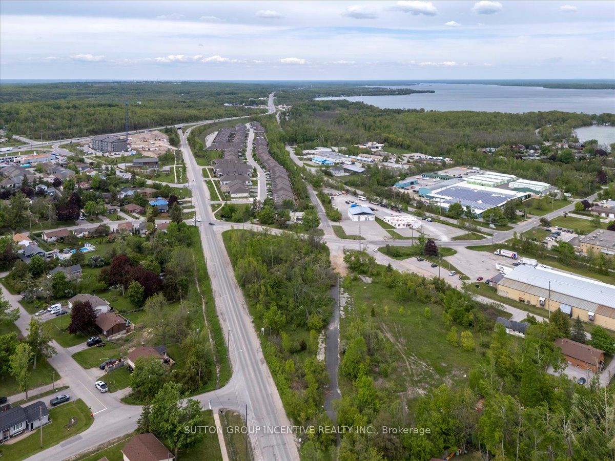 570 Laclie Street Property Photo 11