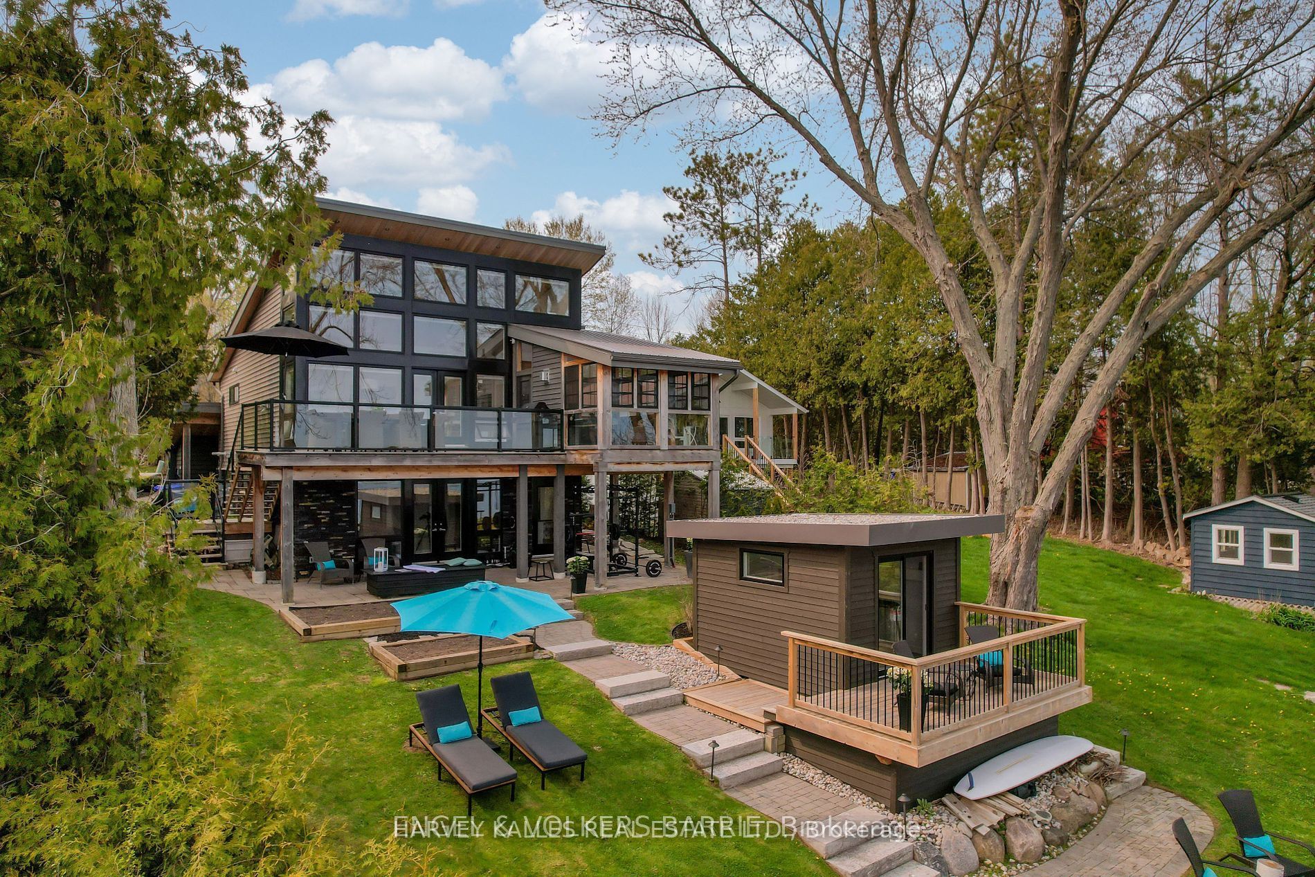 2369 Lake Shore Rd E Property Photo 1