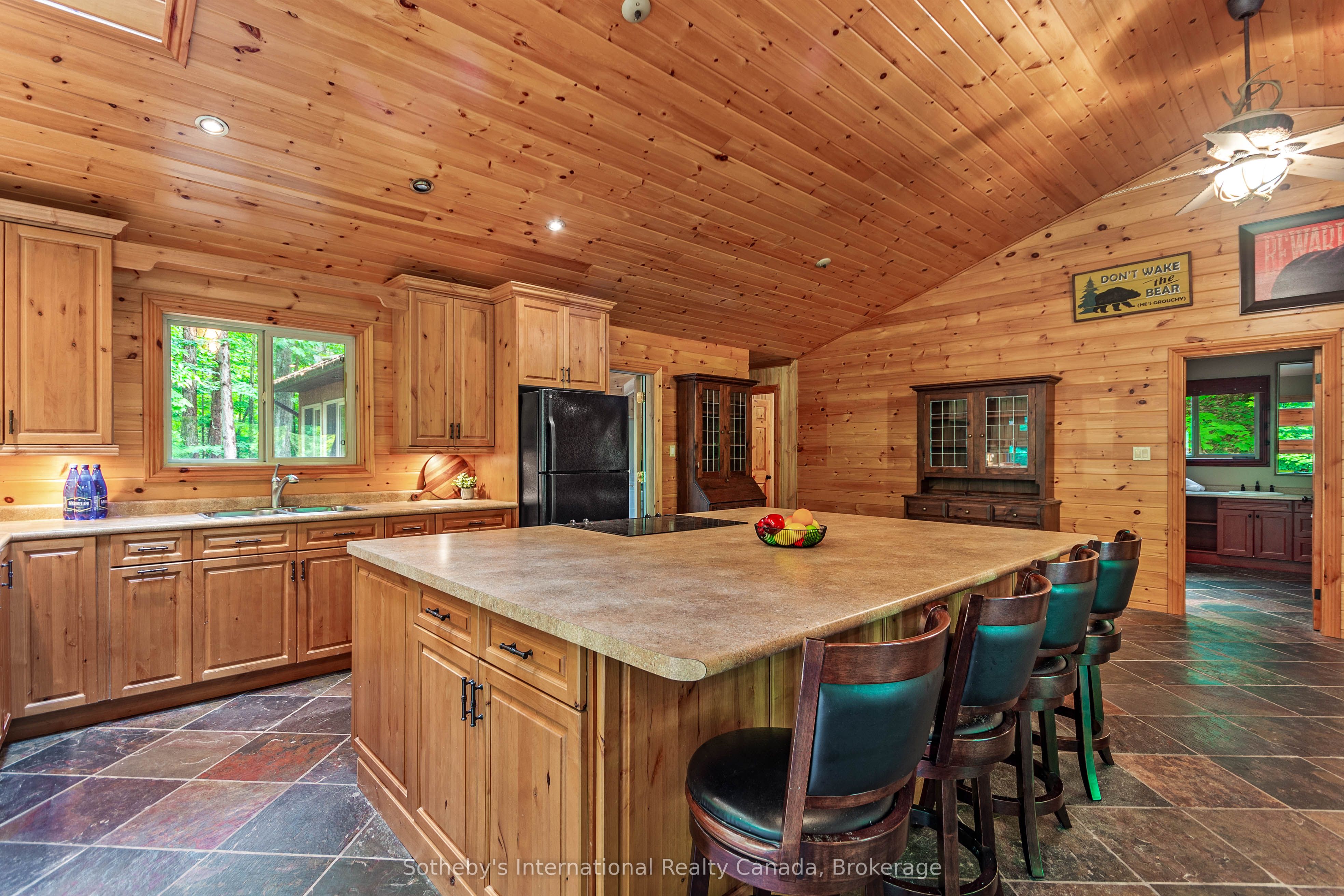 4 Amik Lane Property Photo 6