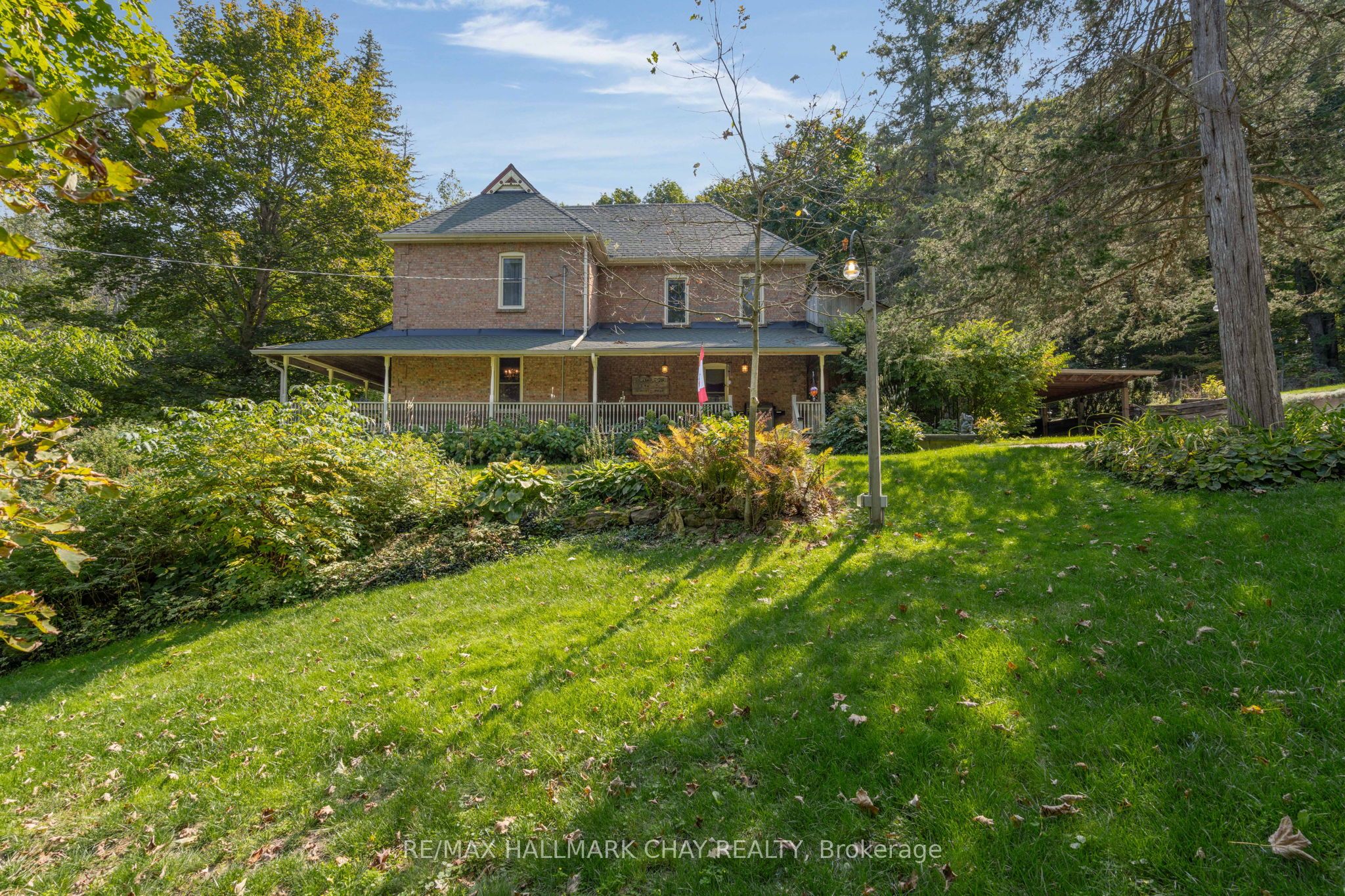 4950 Penetanguishene Road Property Photo 1