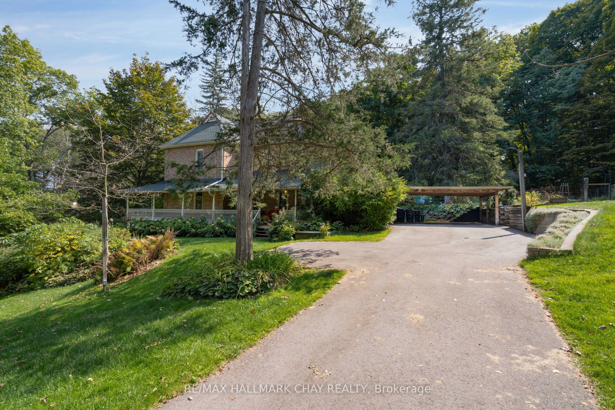 4950 Penetanguishene Road Property Photo 2