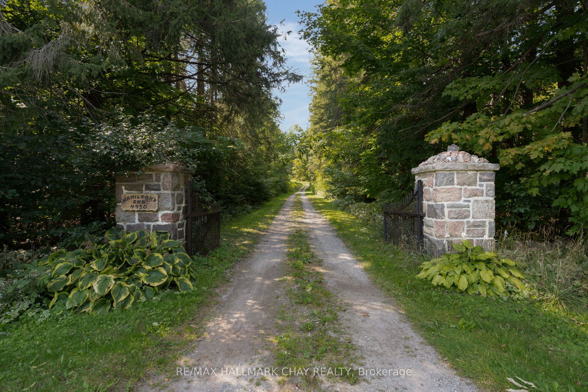 4950 Penetanguishene Road Property Photo 3