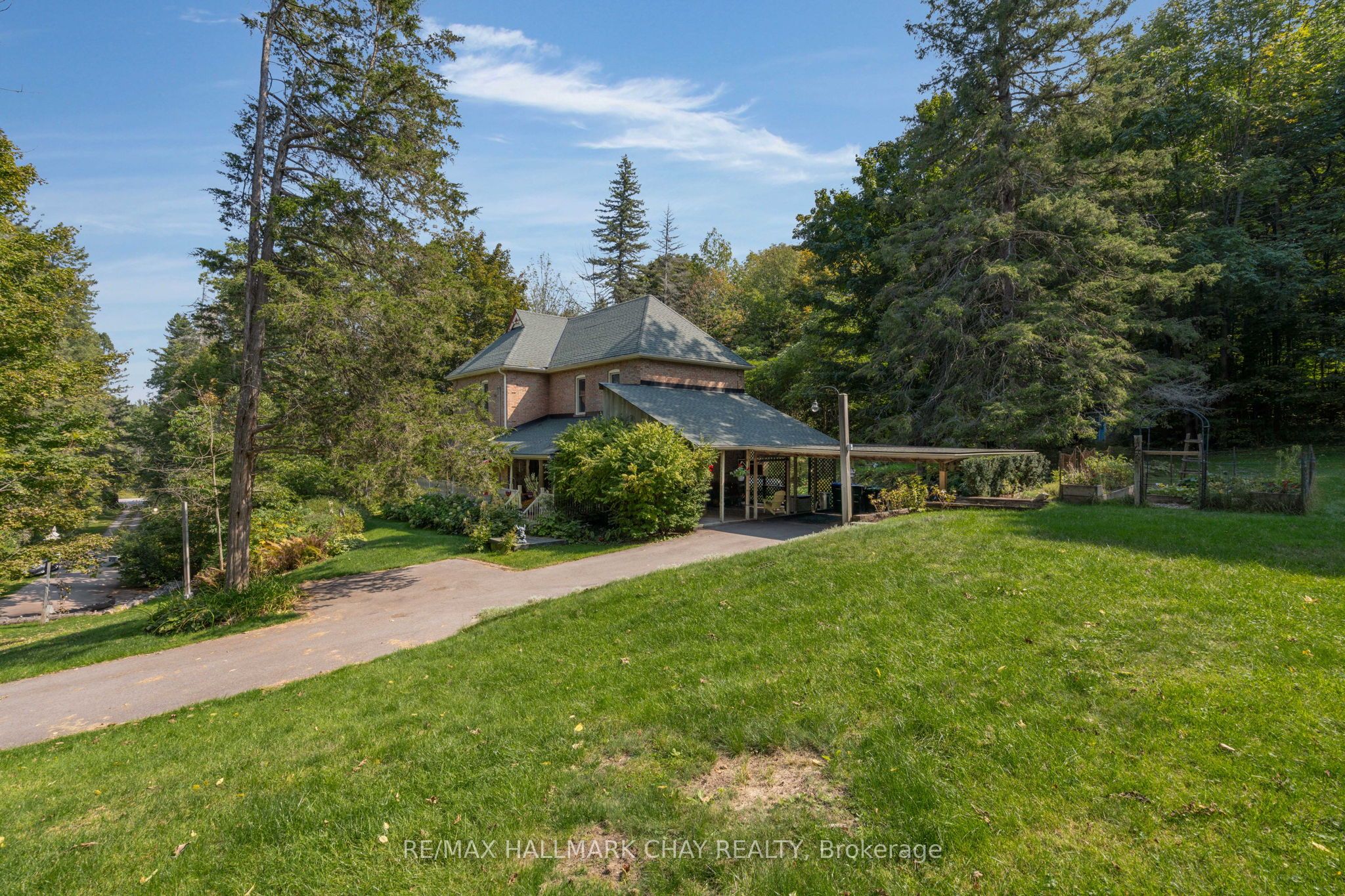 4950 Penetanguishene Road Property Photo 5