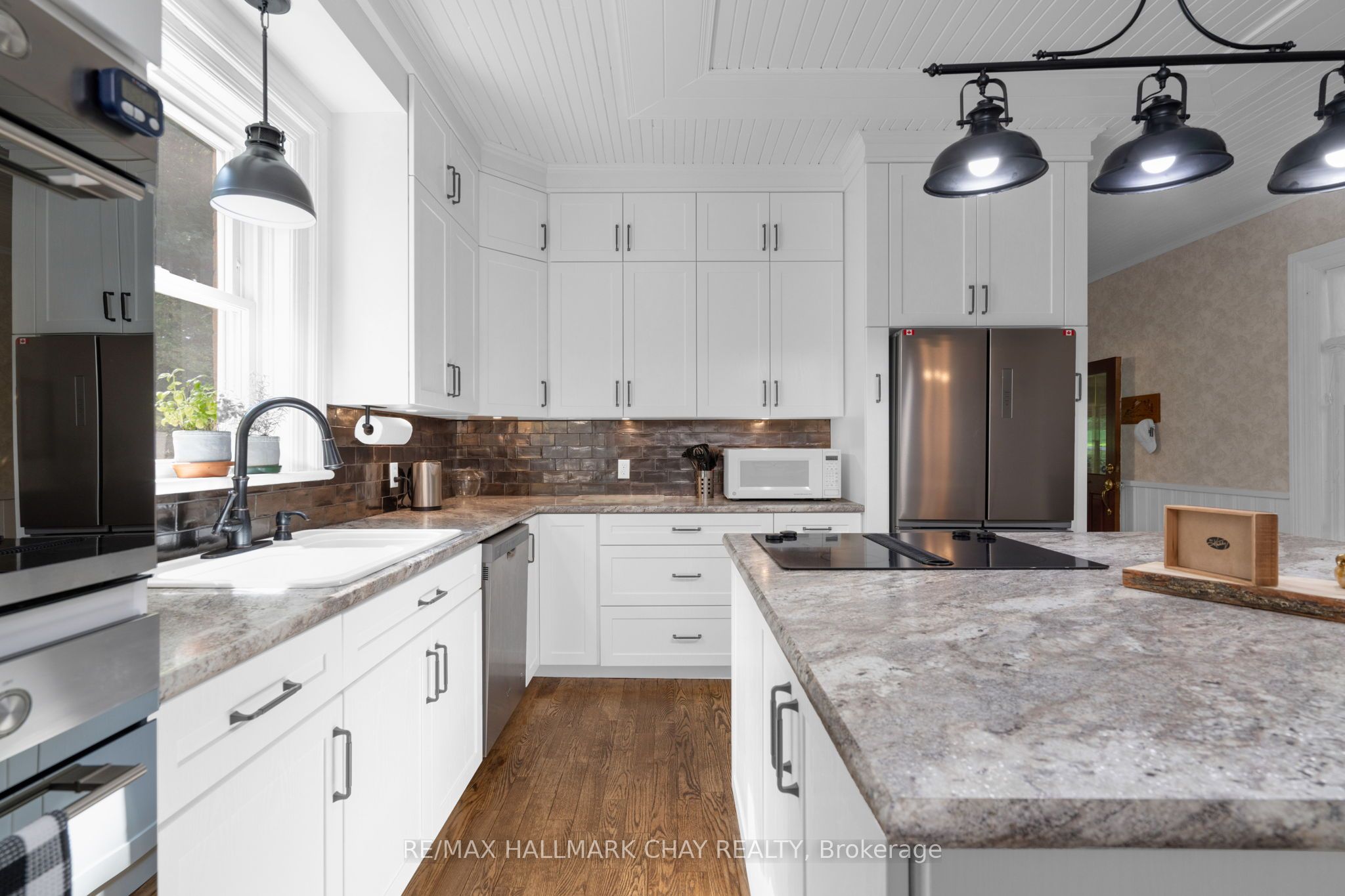 4950 Penetanguishene Road Property Photo 14