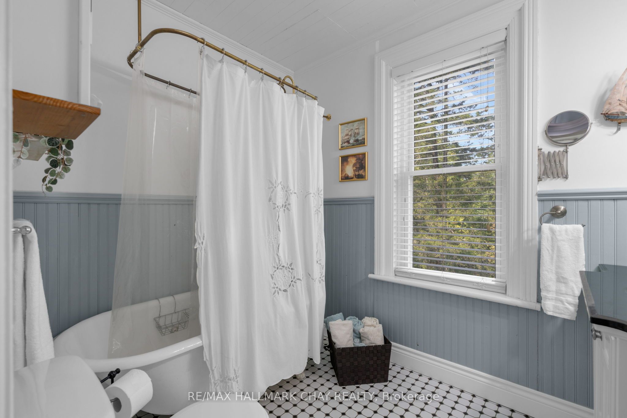 4950 Penetanguishene Road Property Photo 24