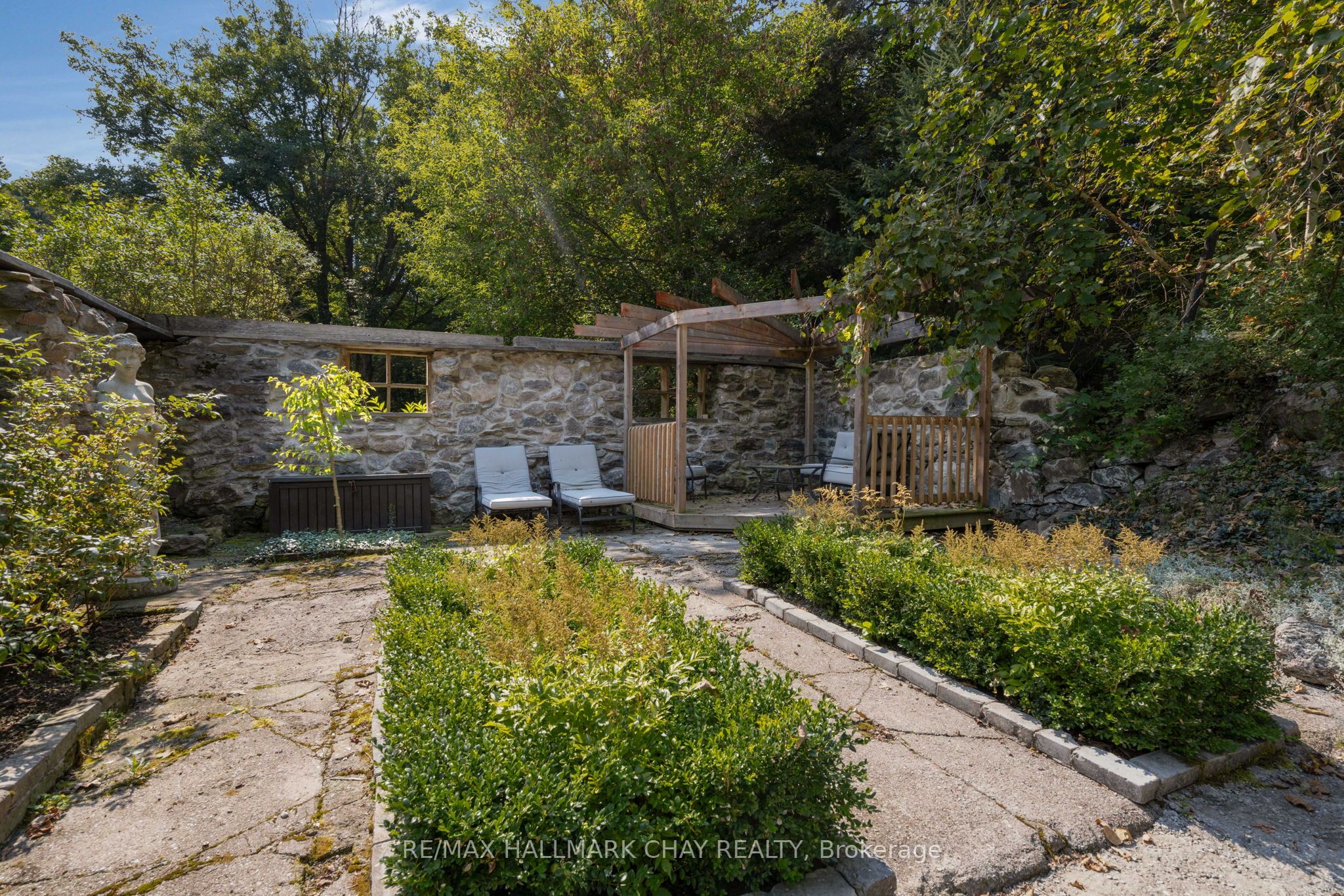4950 Penetanguishene Road Property Photo 40