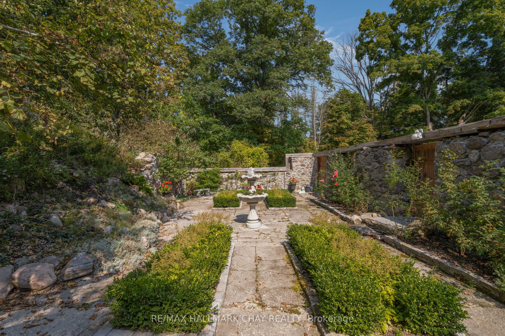 4950 Penetanguishene Road Property Photo 41