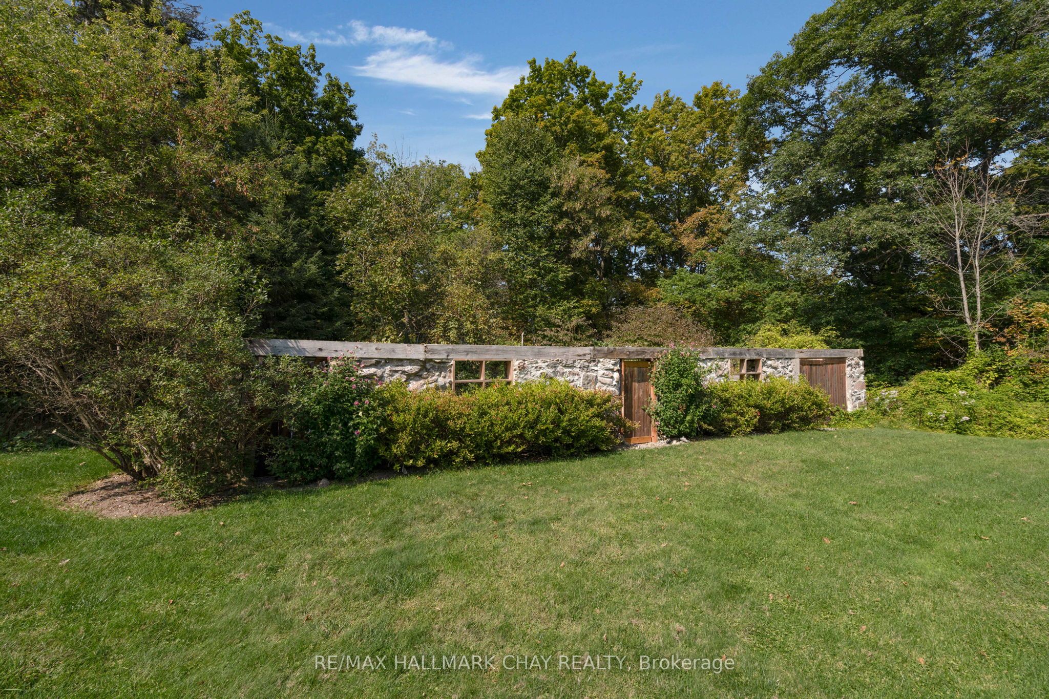 4950 Penetanguishene Road Property Photo 44