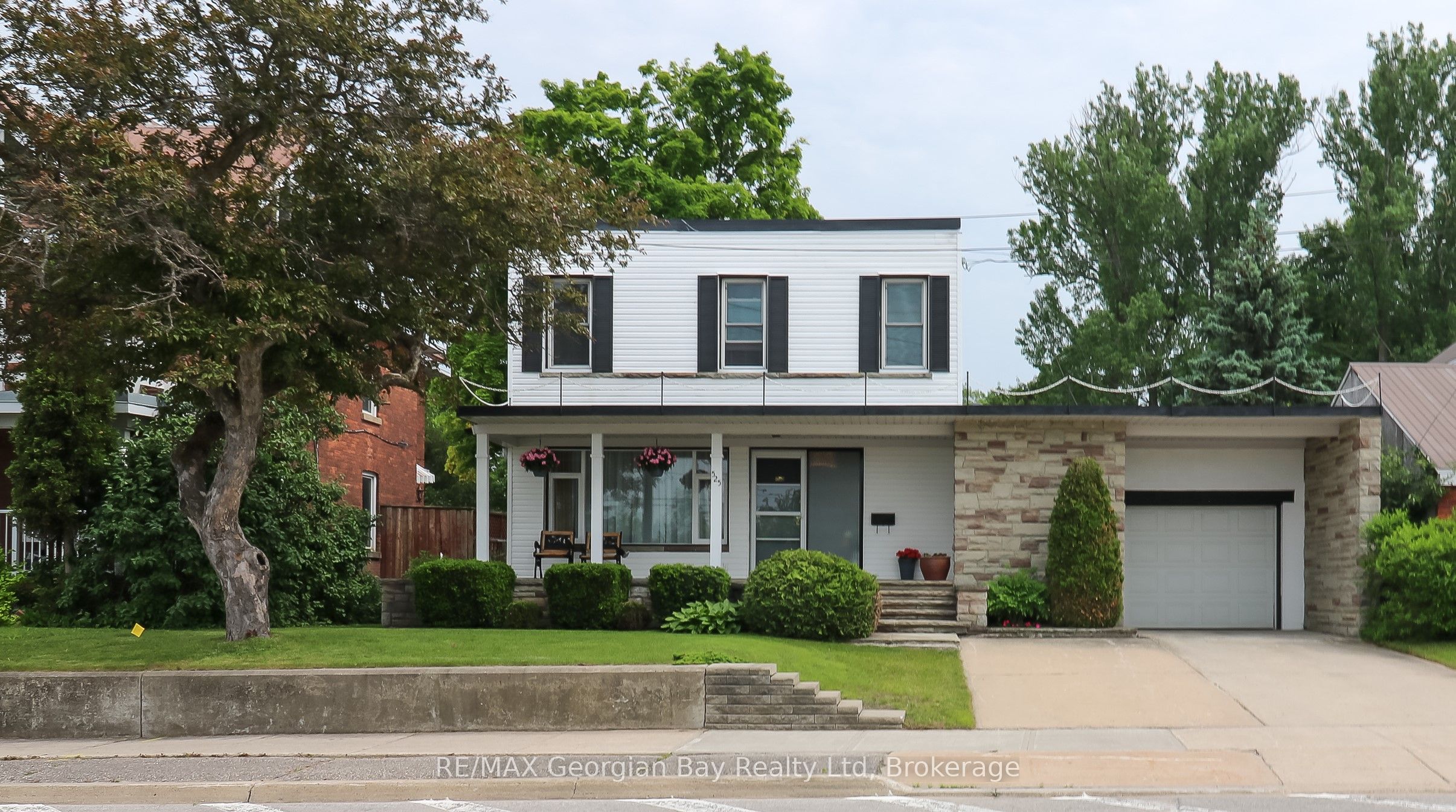 525 Yonge Street Property Photo 1