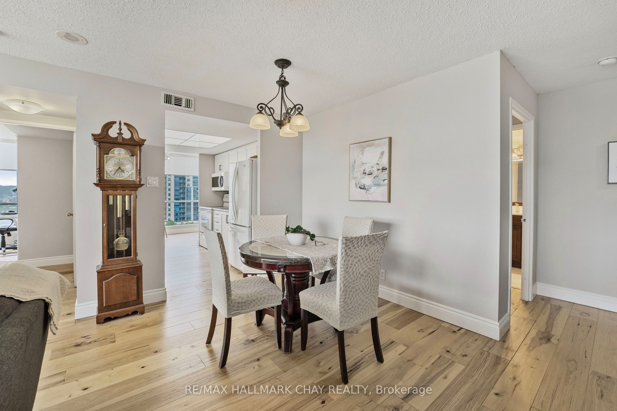 65 Ellen Street 610 Property Photo 8