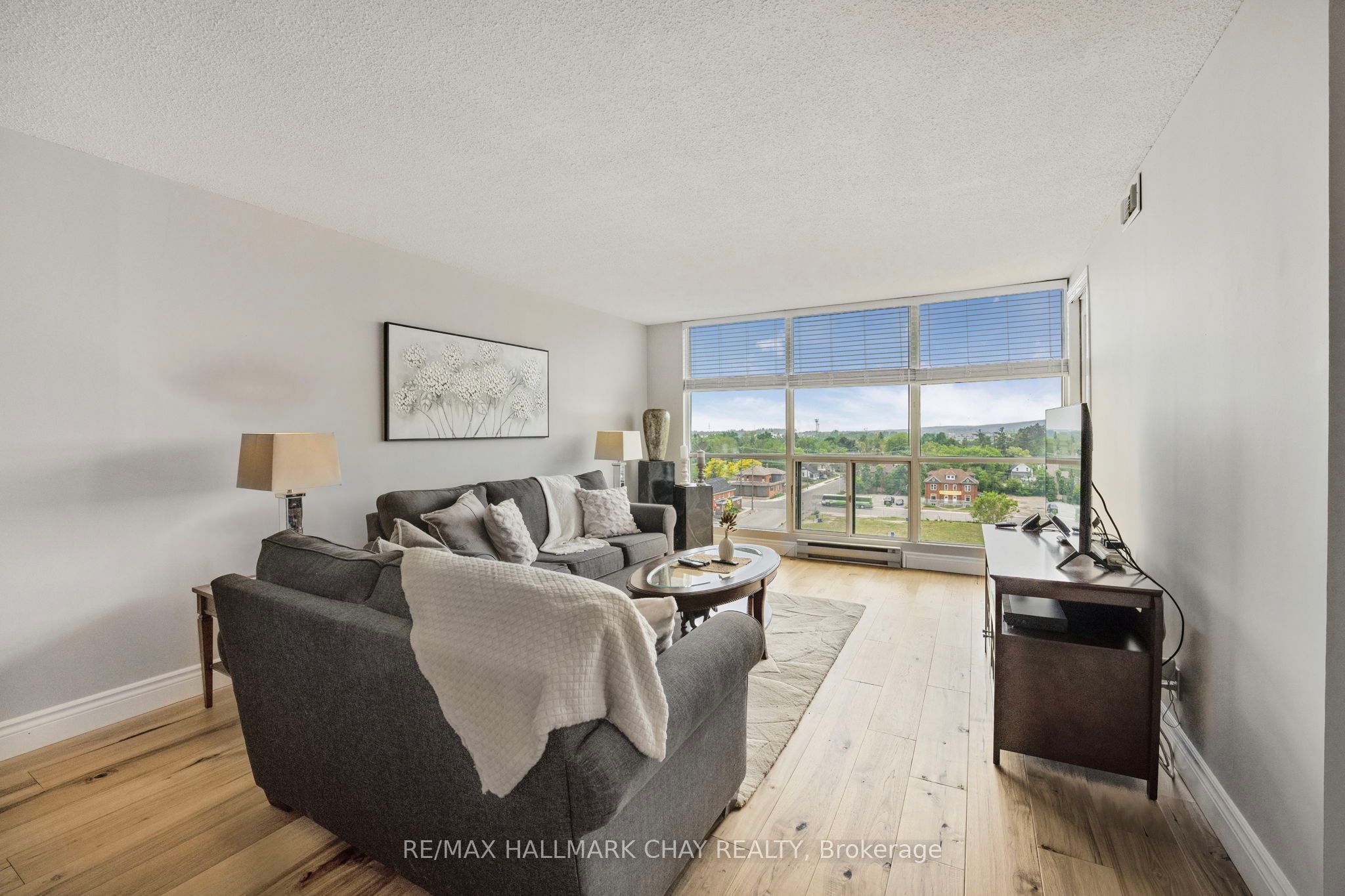 65 Ellen Street 610 Property Photo 9