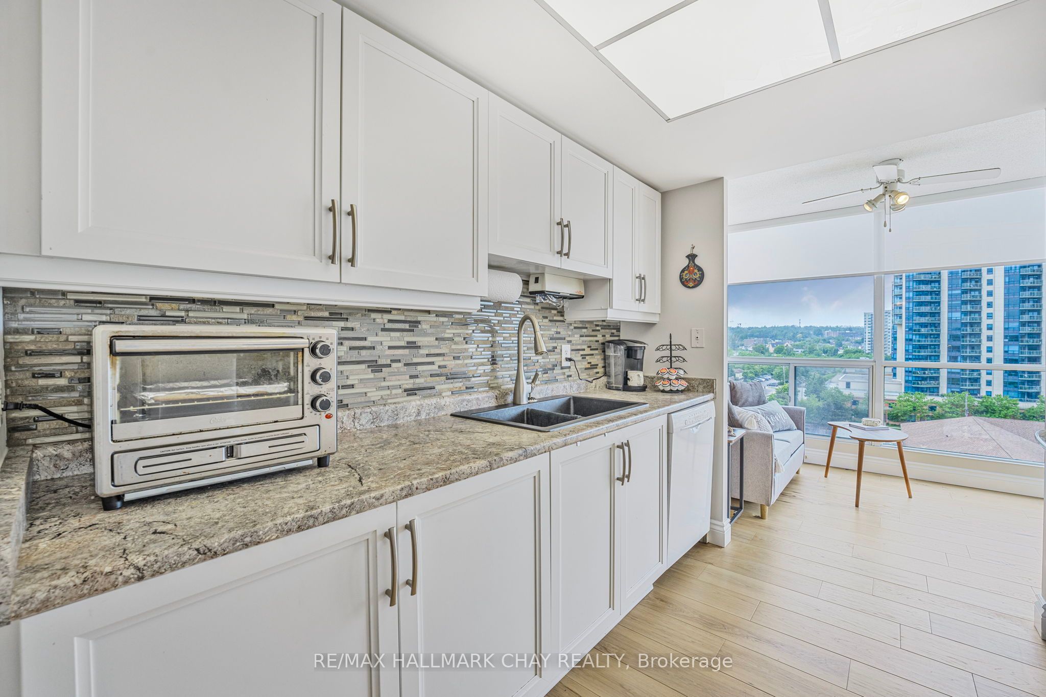 65 Ellen Street 610 Property Photo 15