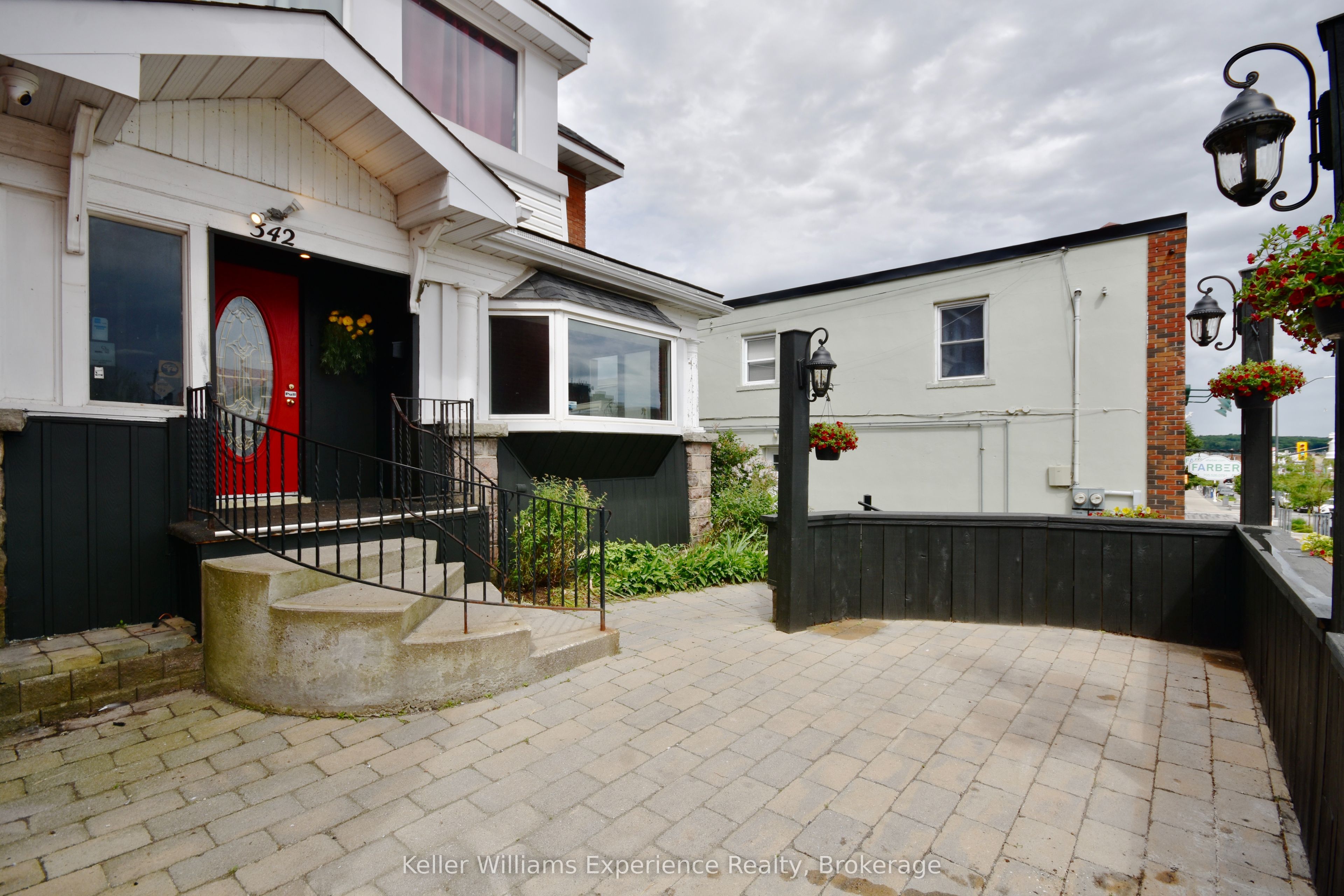 342 King Street Property Photo 5