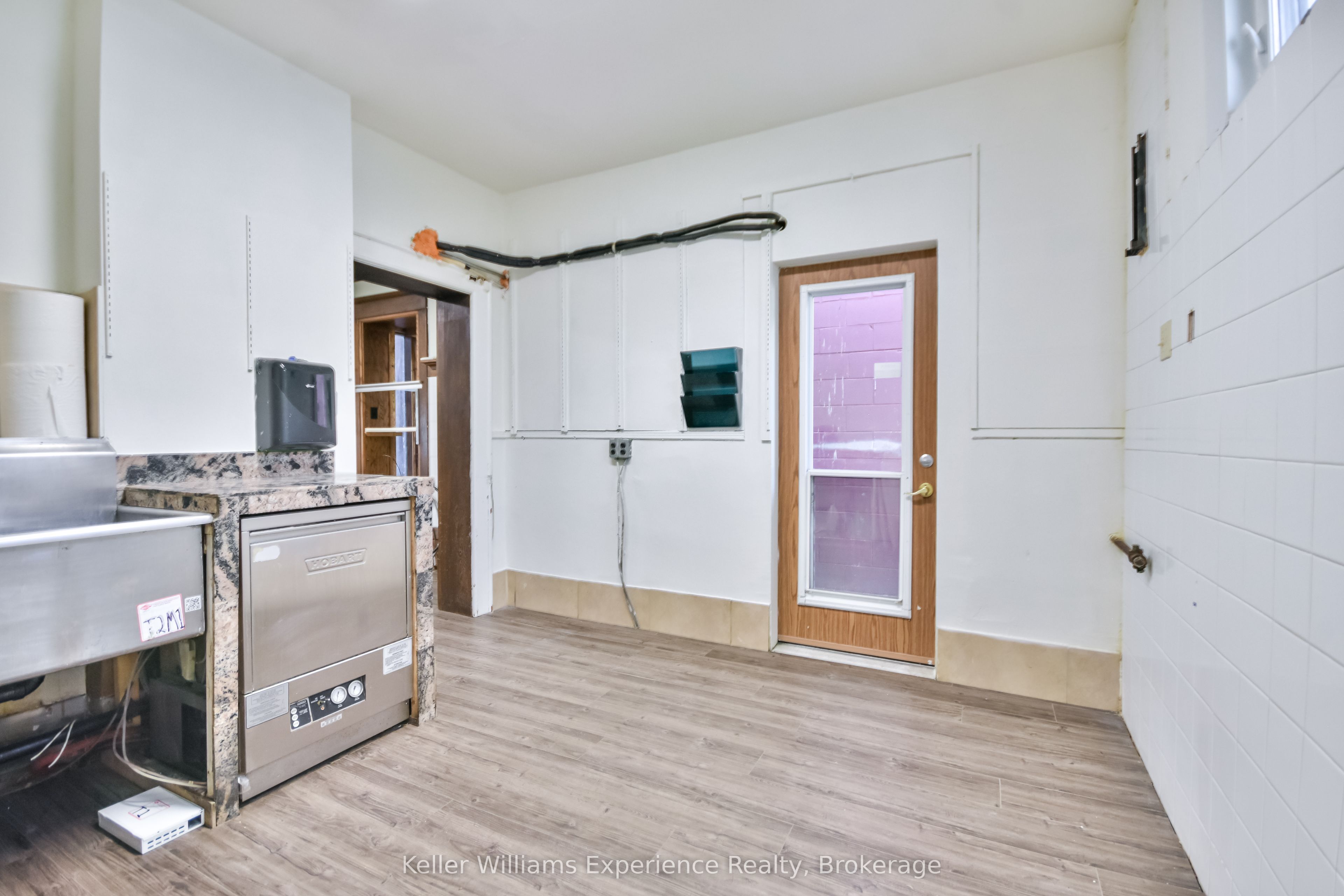 342 King Street Property Photo 20