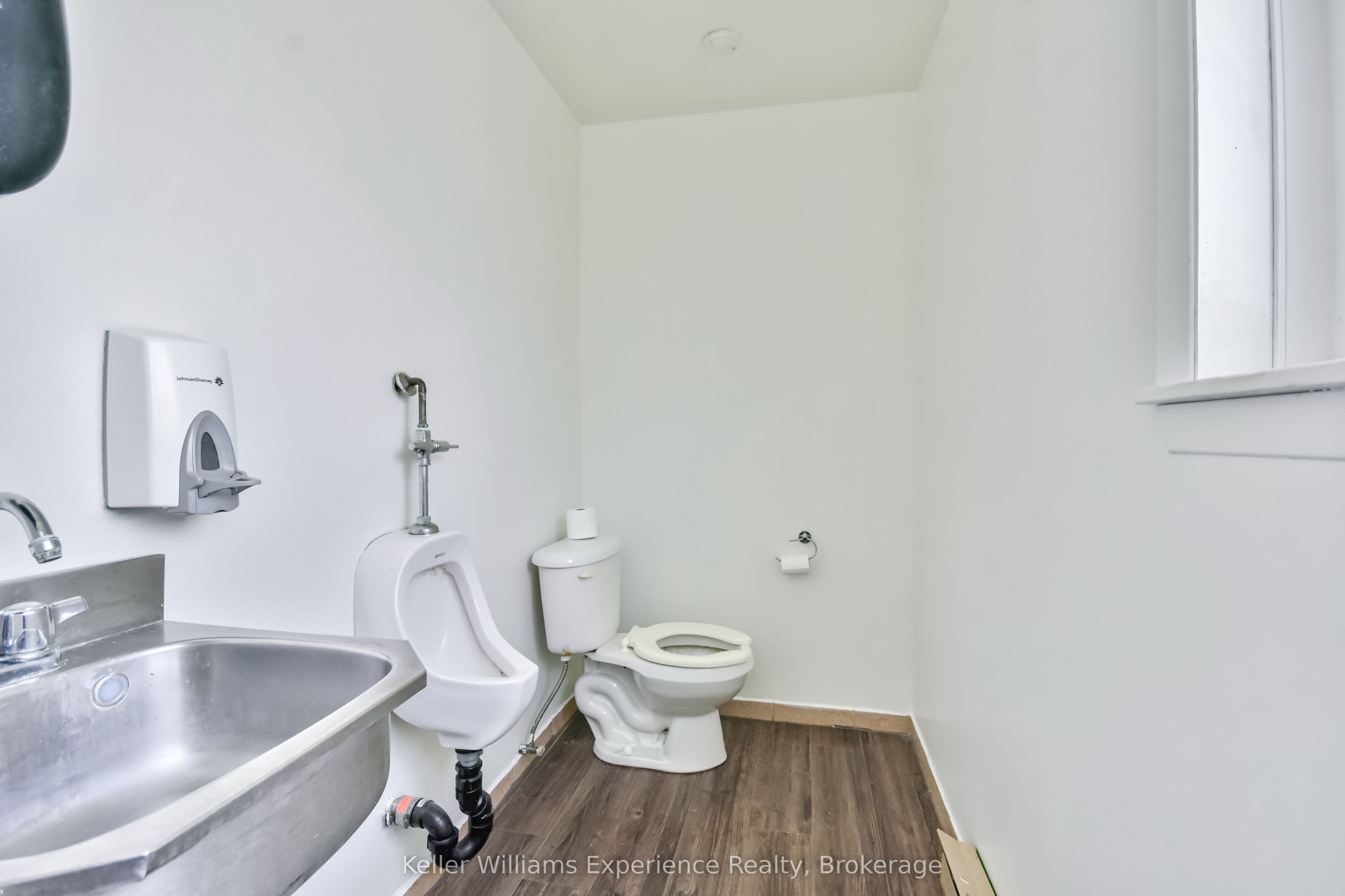 342 King Street Property Photo 22