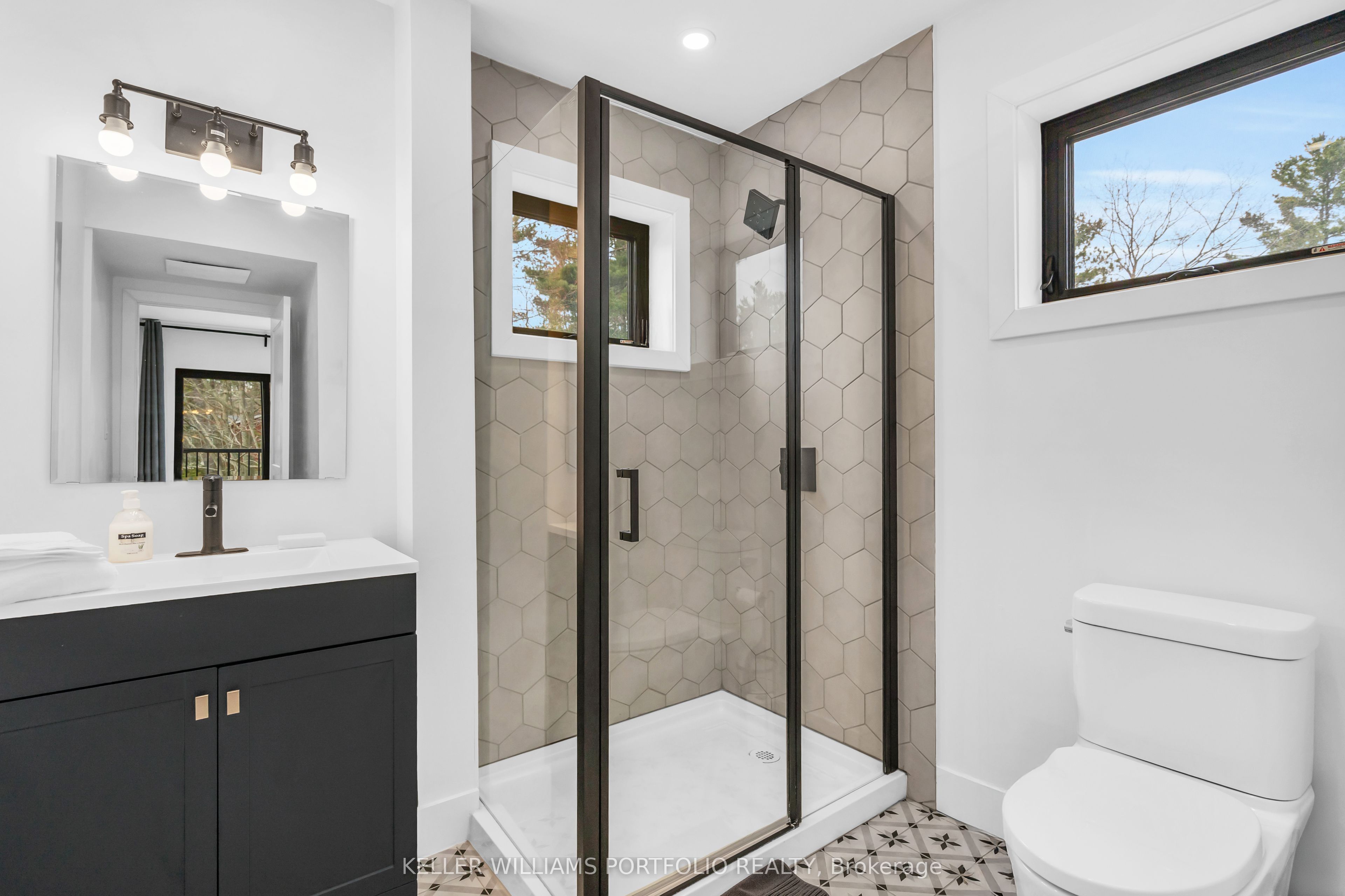 2 Grosvenor Drive Property Photo 11