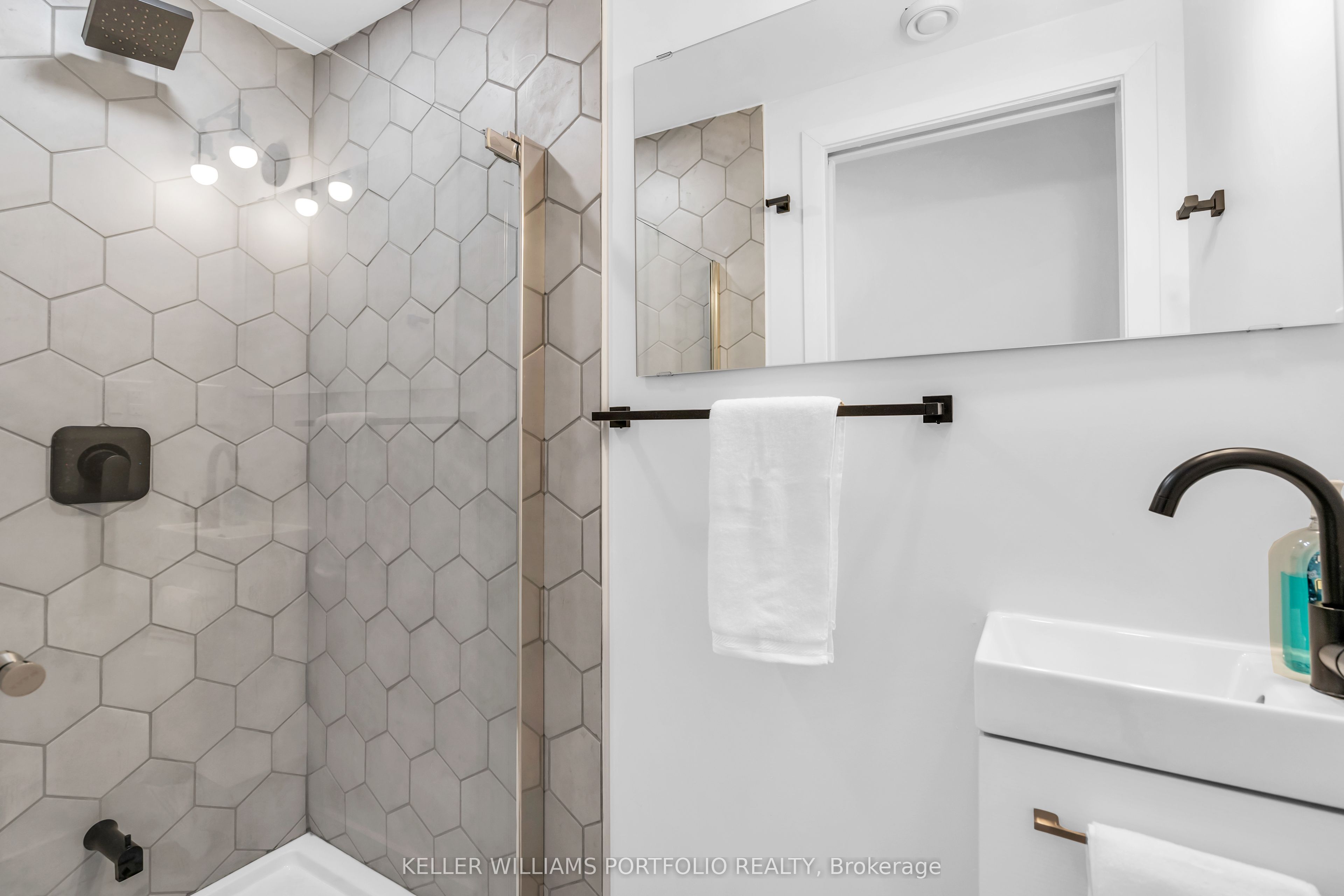 2 Grosvenor Drive Property Photo 14