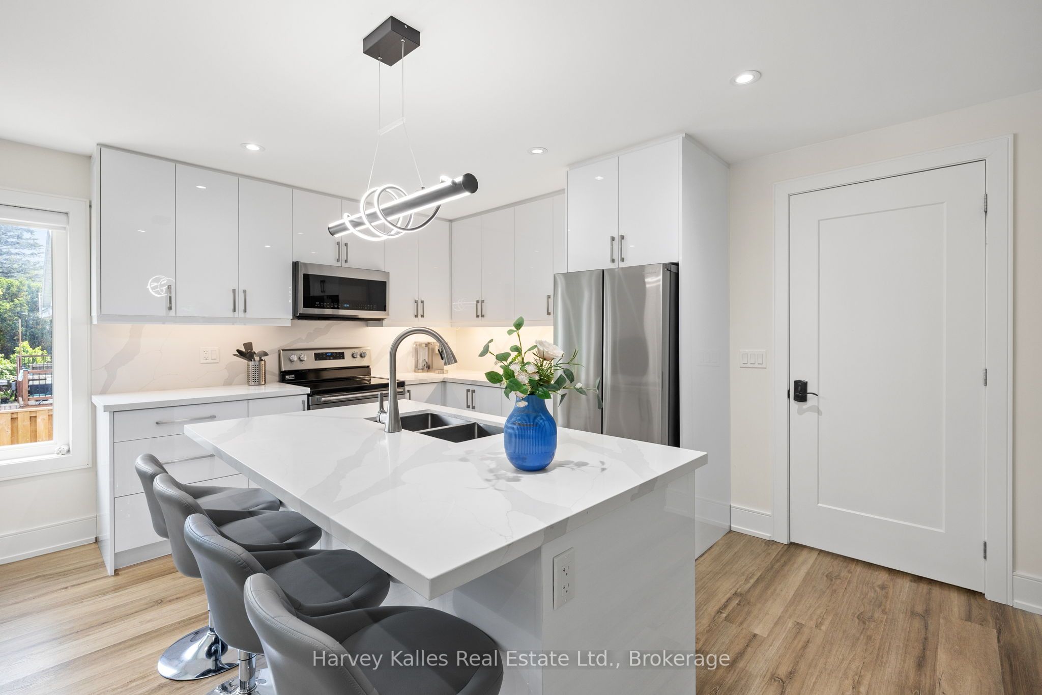 #unit B - 297 Seventh Street Property Photo 6