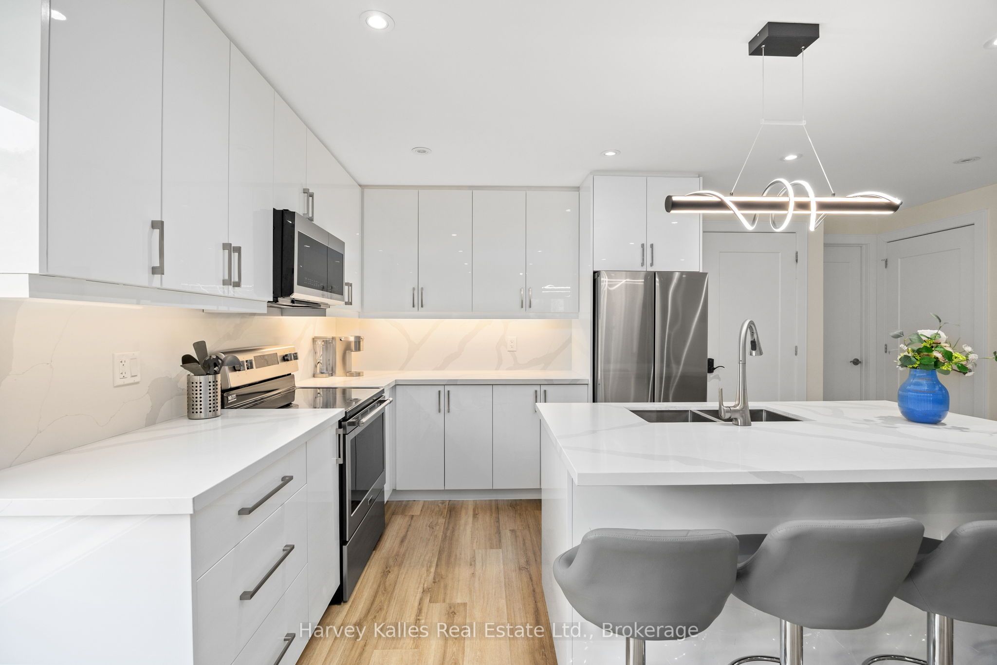 #unit B - 297 Seventh Street Property Photo 8