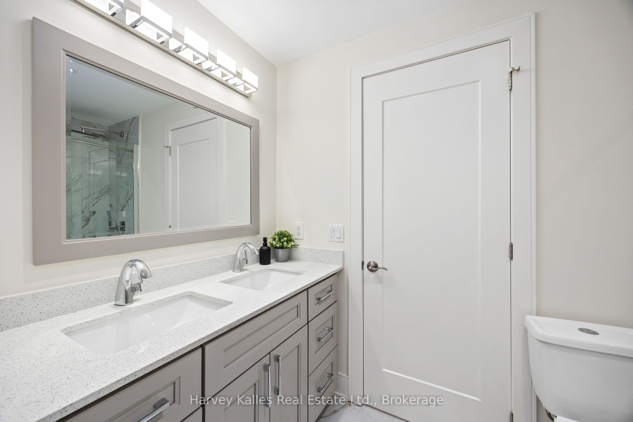 #unit B - 297 Seventh Street Property Photo 17
