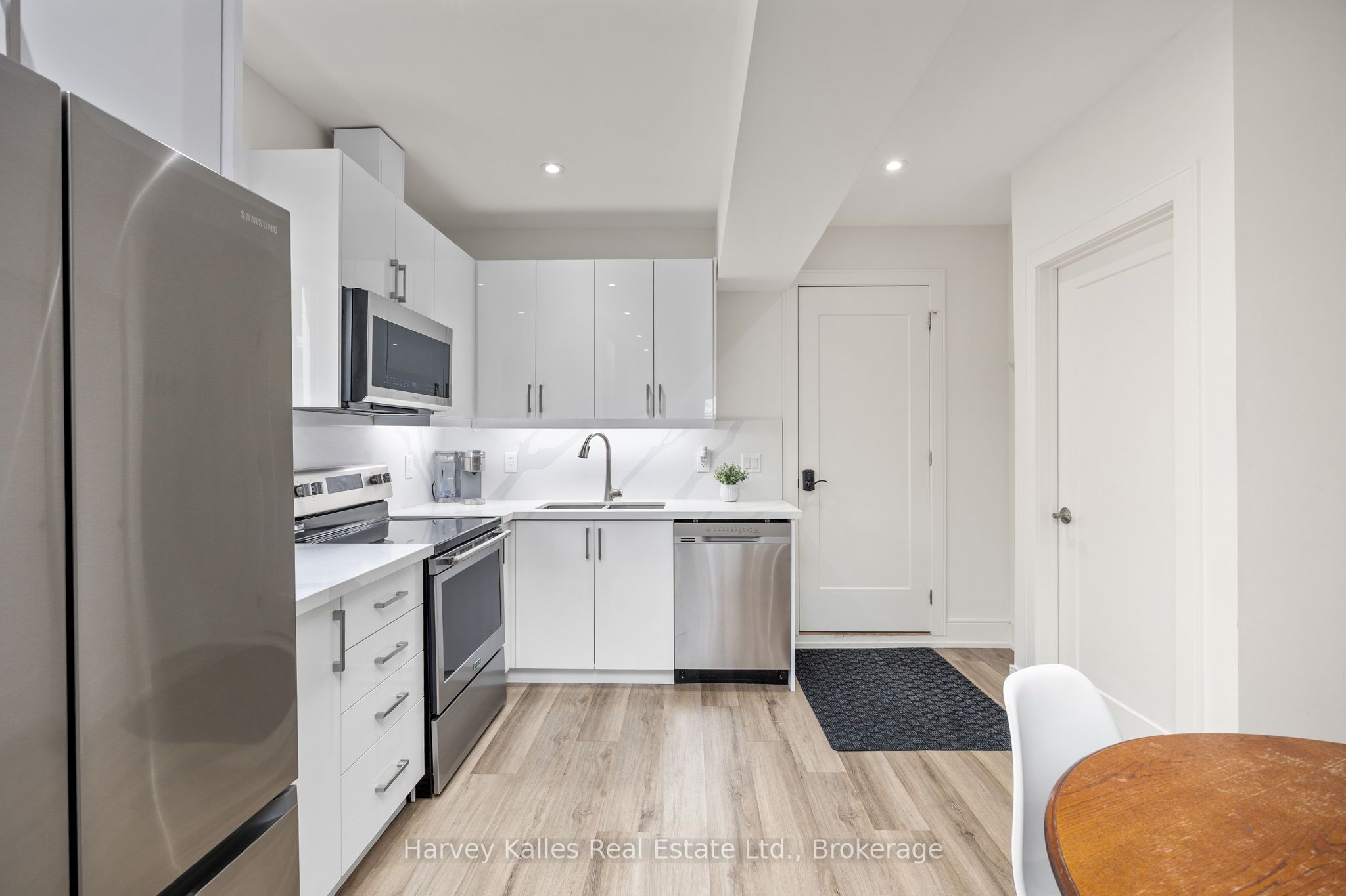 #unit C - 297 Seventh Street Property Photo 8