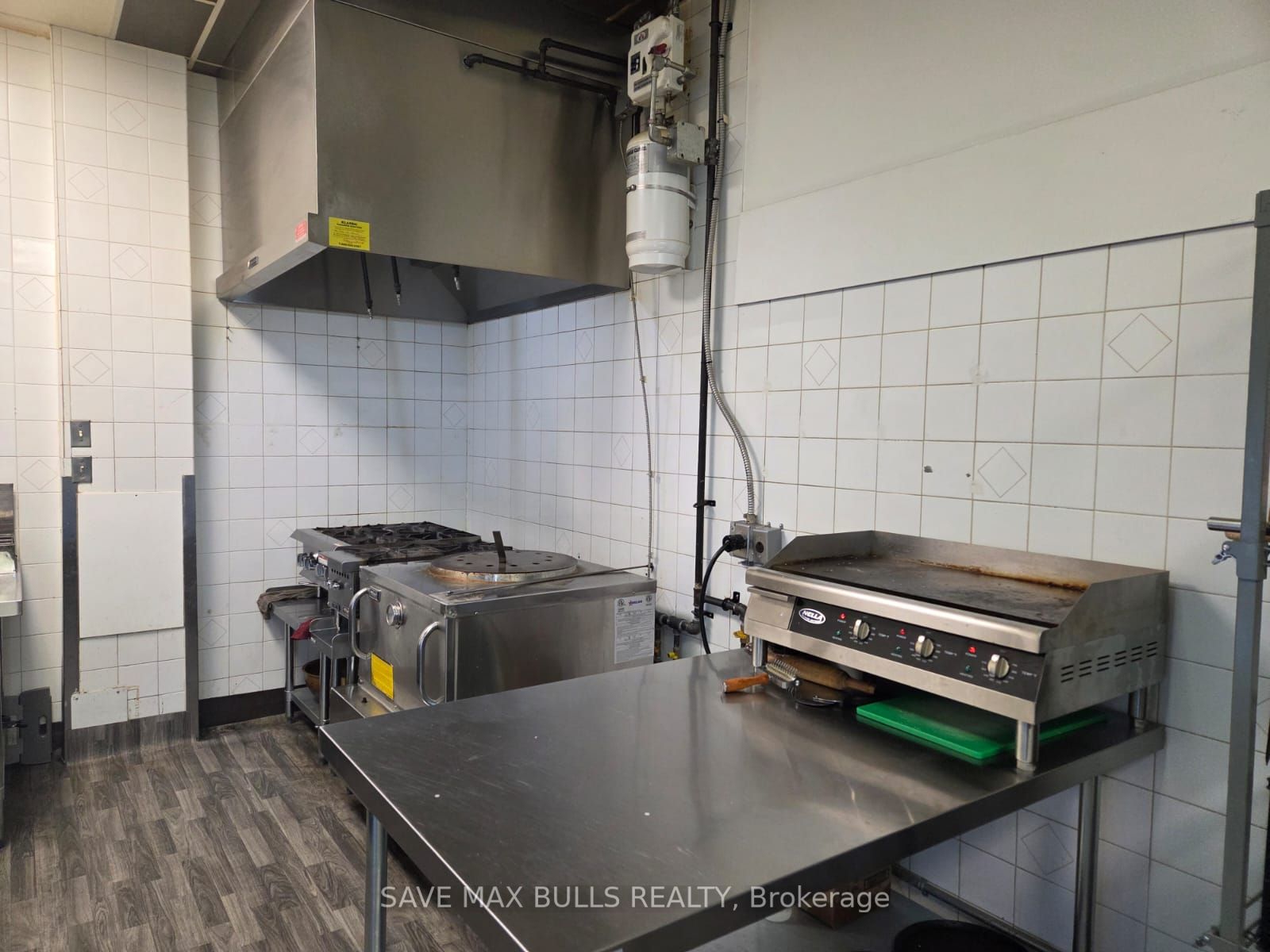 #unit A - 478 Bay Street Property Photo 2